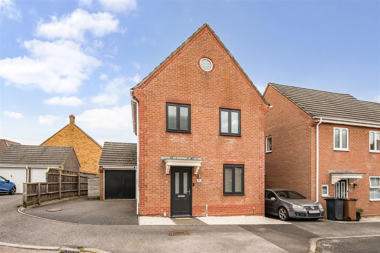 3 bedroom Detached house Under Offer
