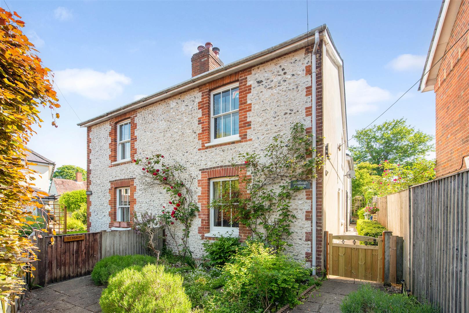 3 bedroom Semi-detached house For Sale