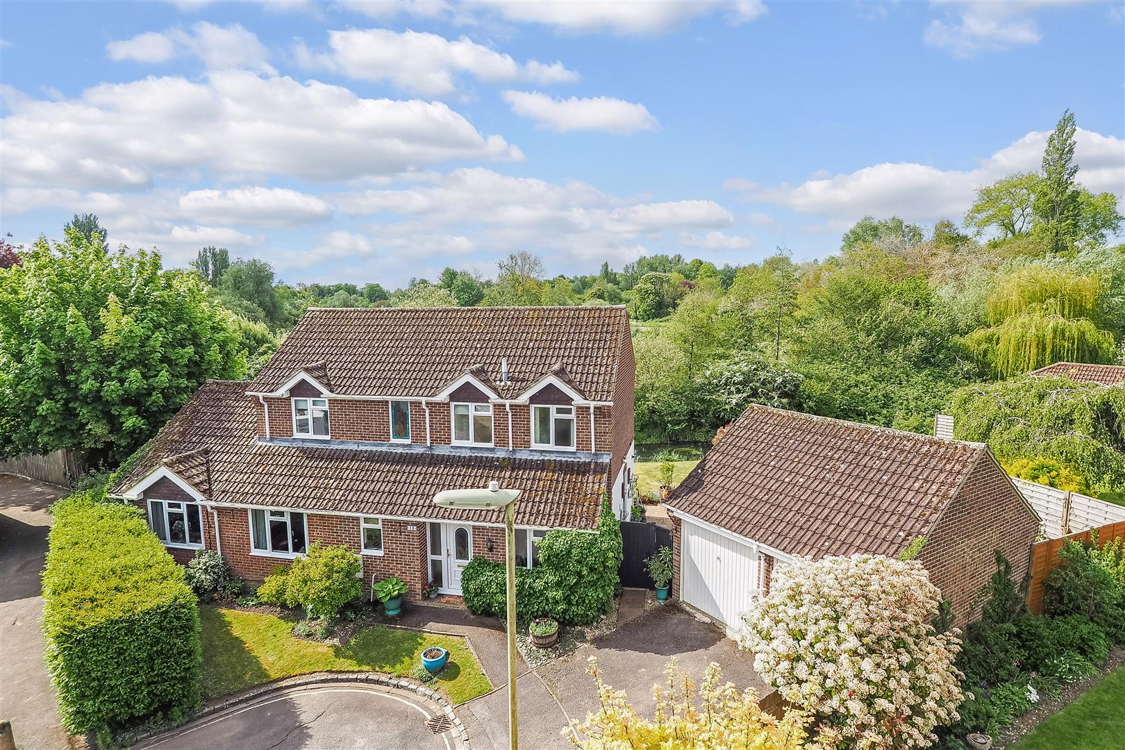 4 bedroom Detached house Under Offer