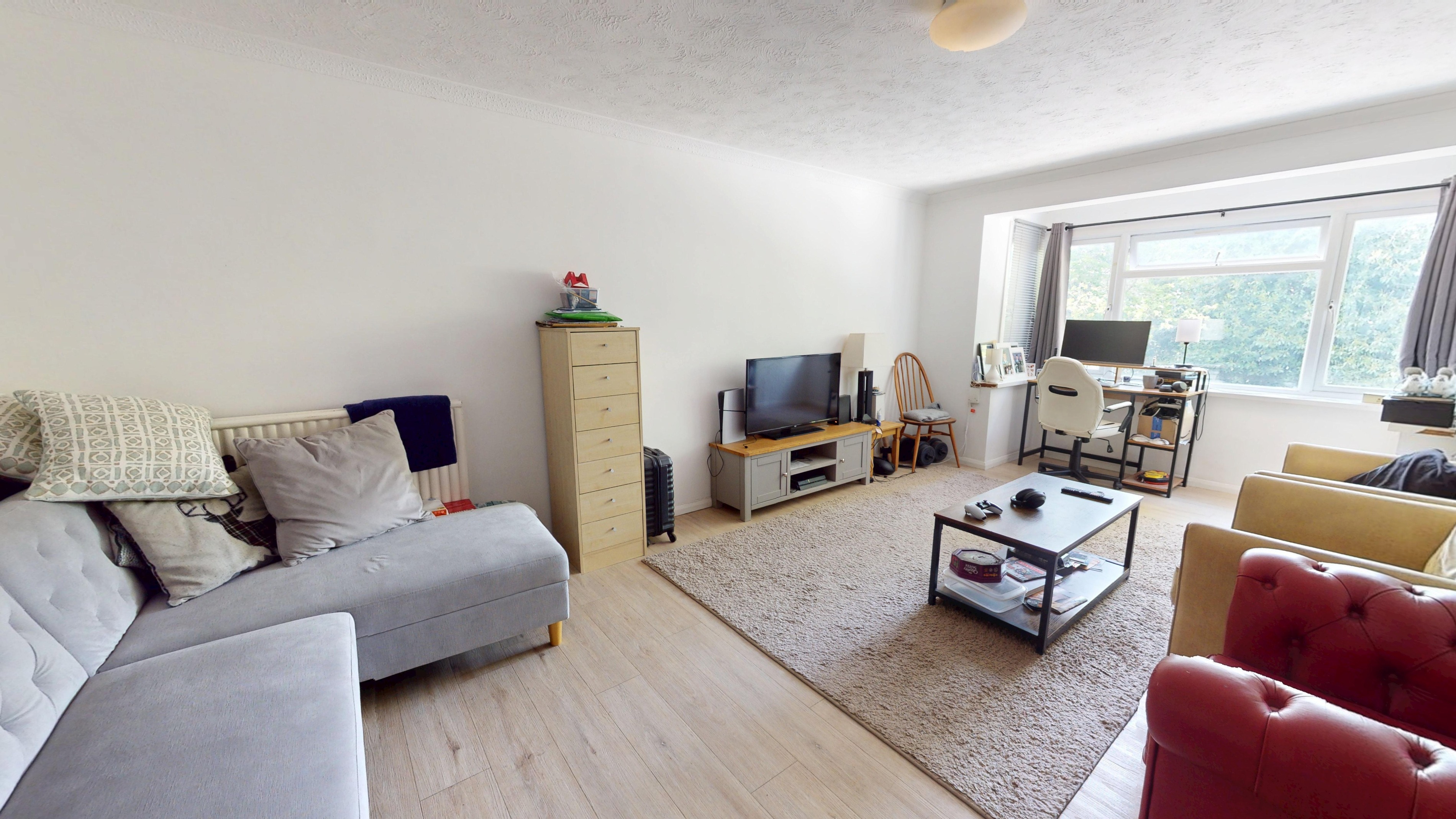2 bedroom Flat To Let