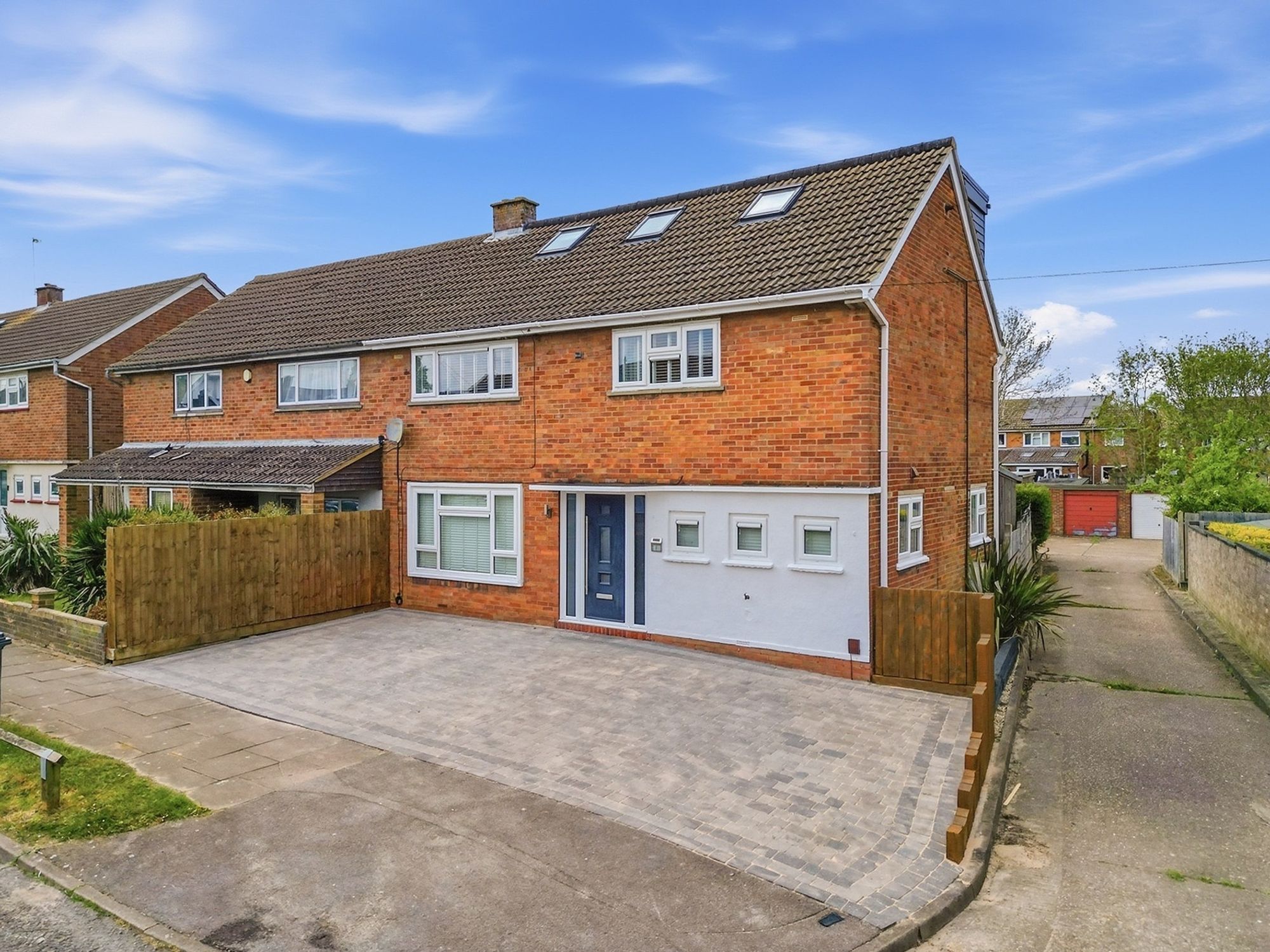 5 bedroom Semi-detached house Under Offer