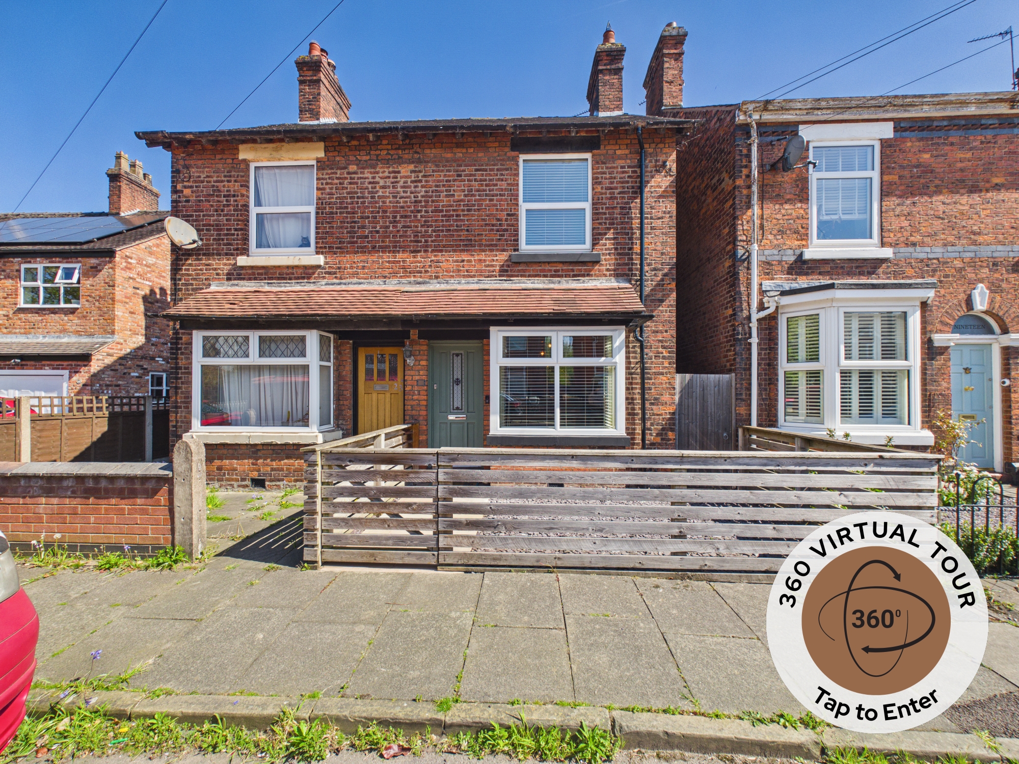 2 bedroom Semi-detached house Under Offer