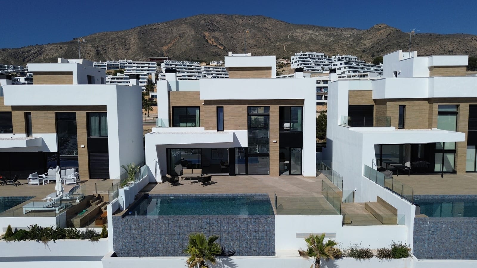 5 bedroom Villa For Sale