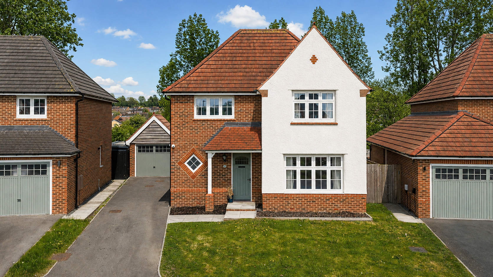 4 bedroom Detached house Under Offer