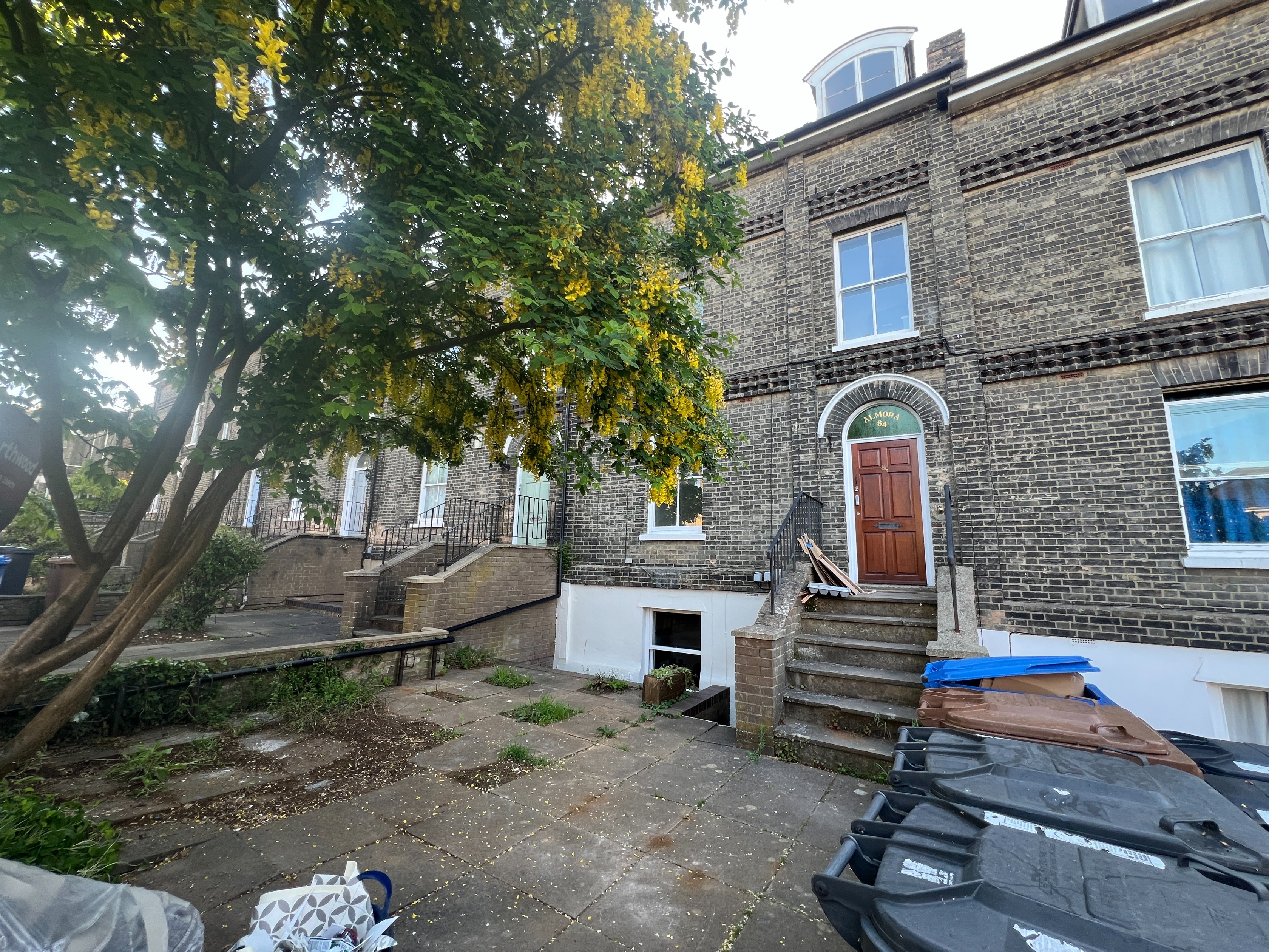 1 bedroom Flat To Let