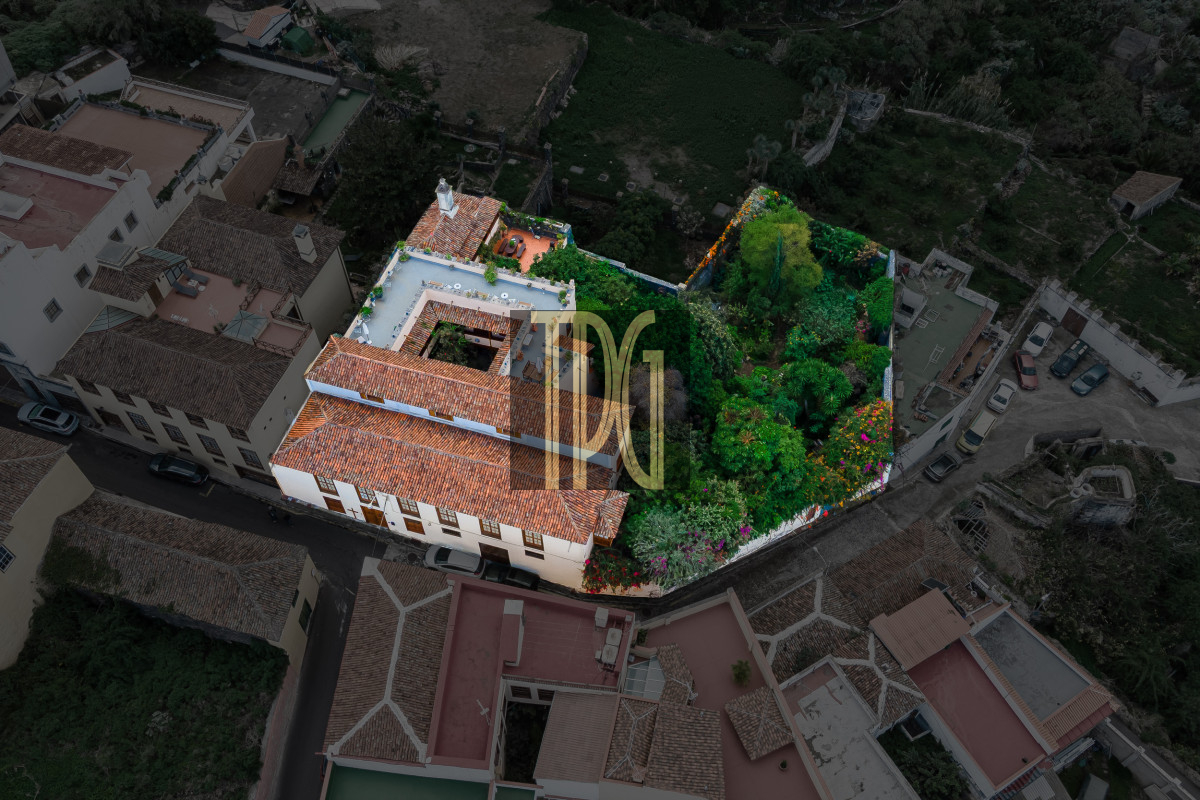 6 bedroom House (unspecified) For Sale