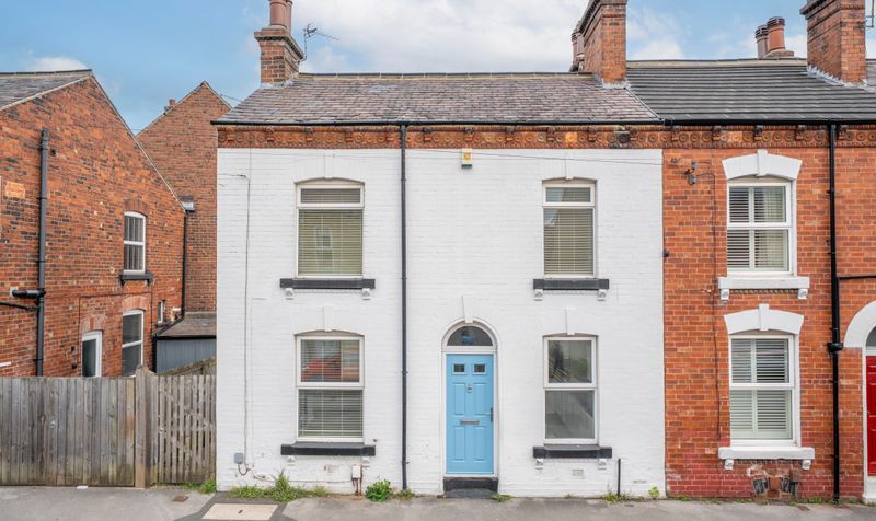 2 bedroom End of terrace house Under Offer