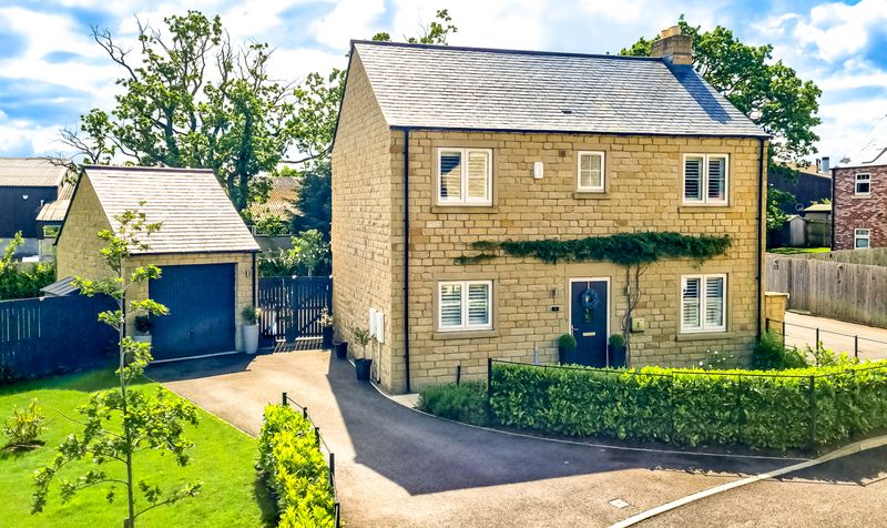 3 bedroom Detached house Under Offer