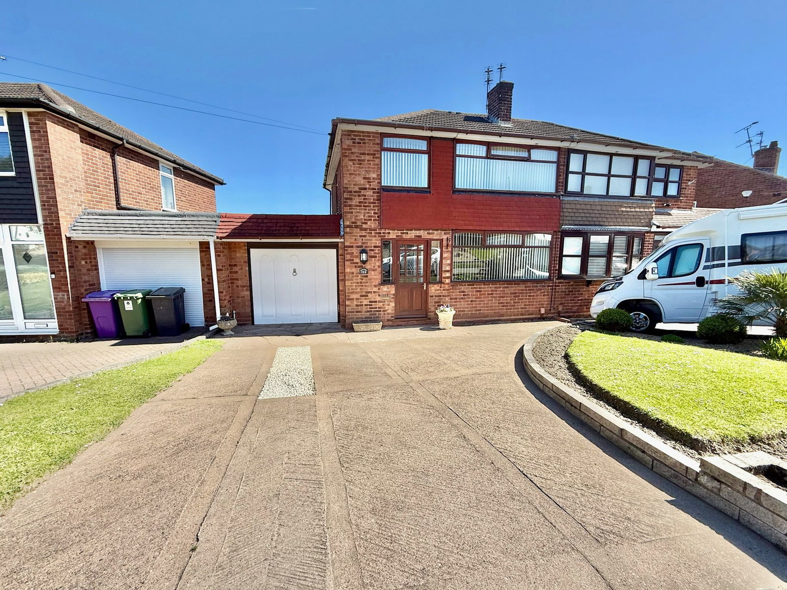 3 bedroom Semi-detached house For Sale