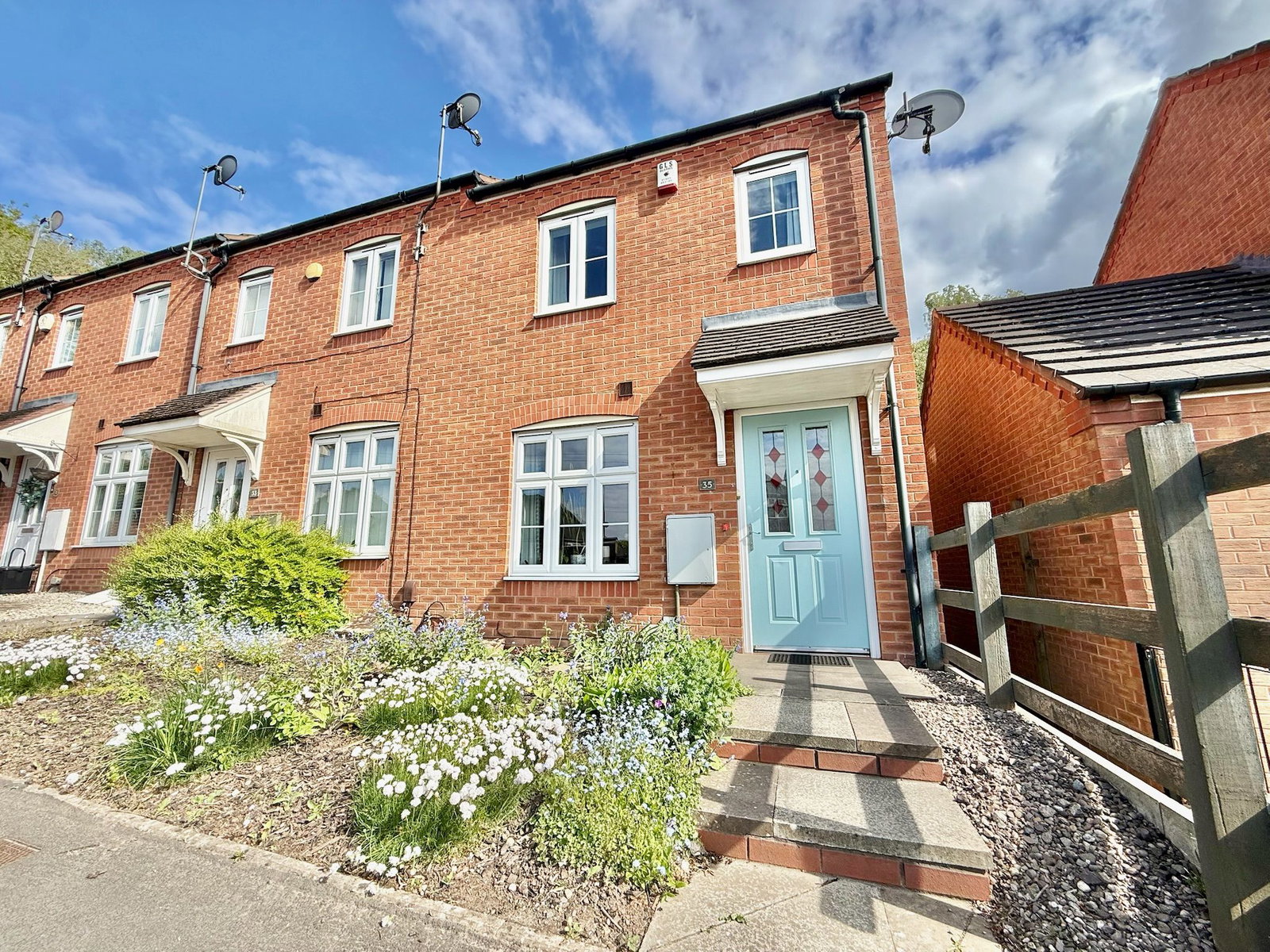 2 bedroom Semi-detached house For Sale