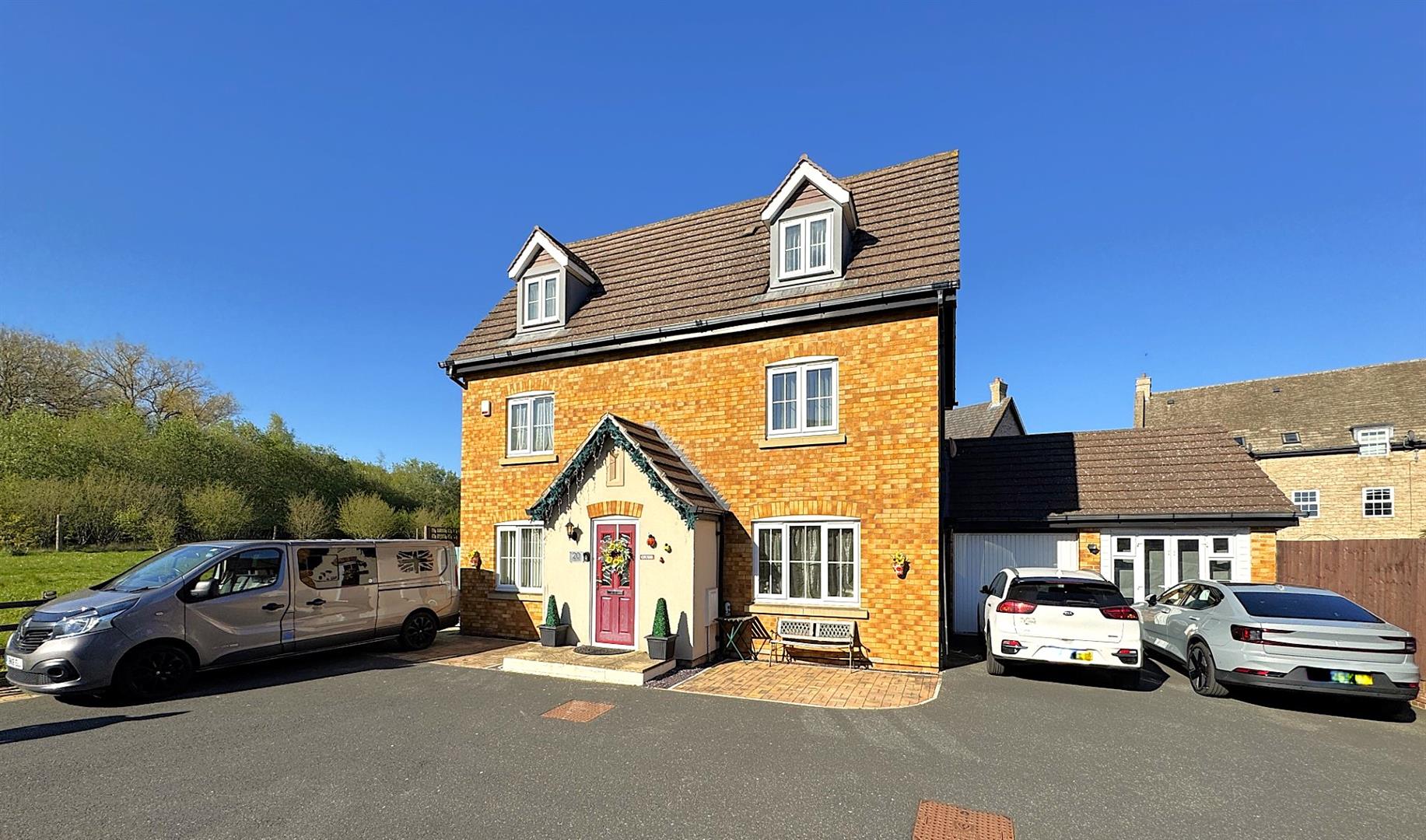 5 bedroom Detached house For Sale