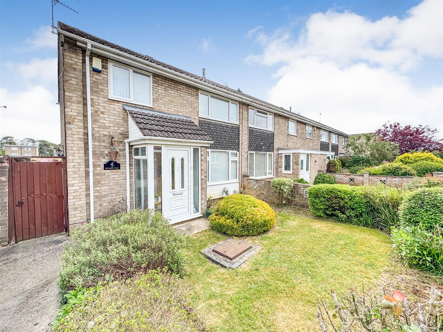3 bedroom End of terrace house Under Offer