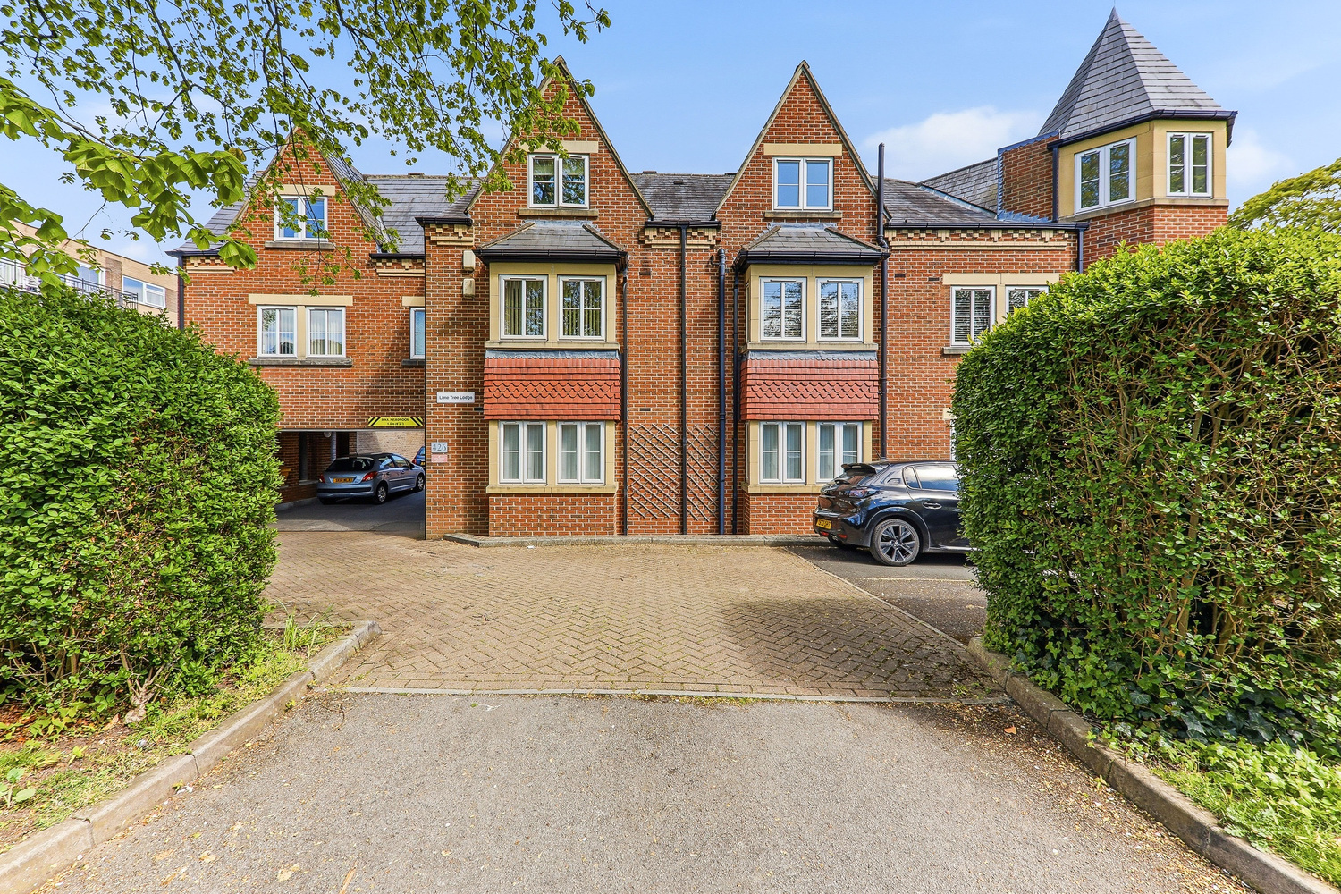 2 bedroom Apartment For Sale