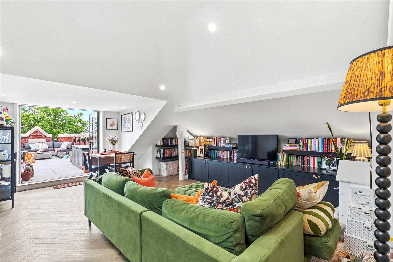 2 bedroom Flat For Sale