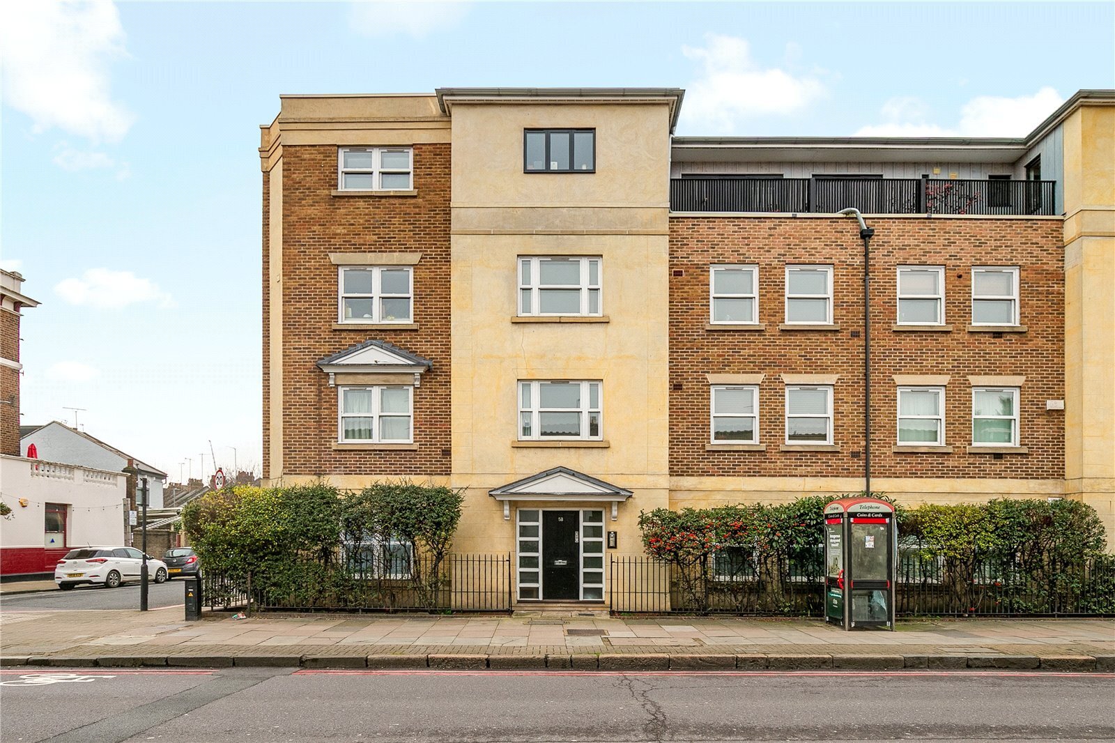 2 bedroom Flat For Sale