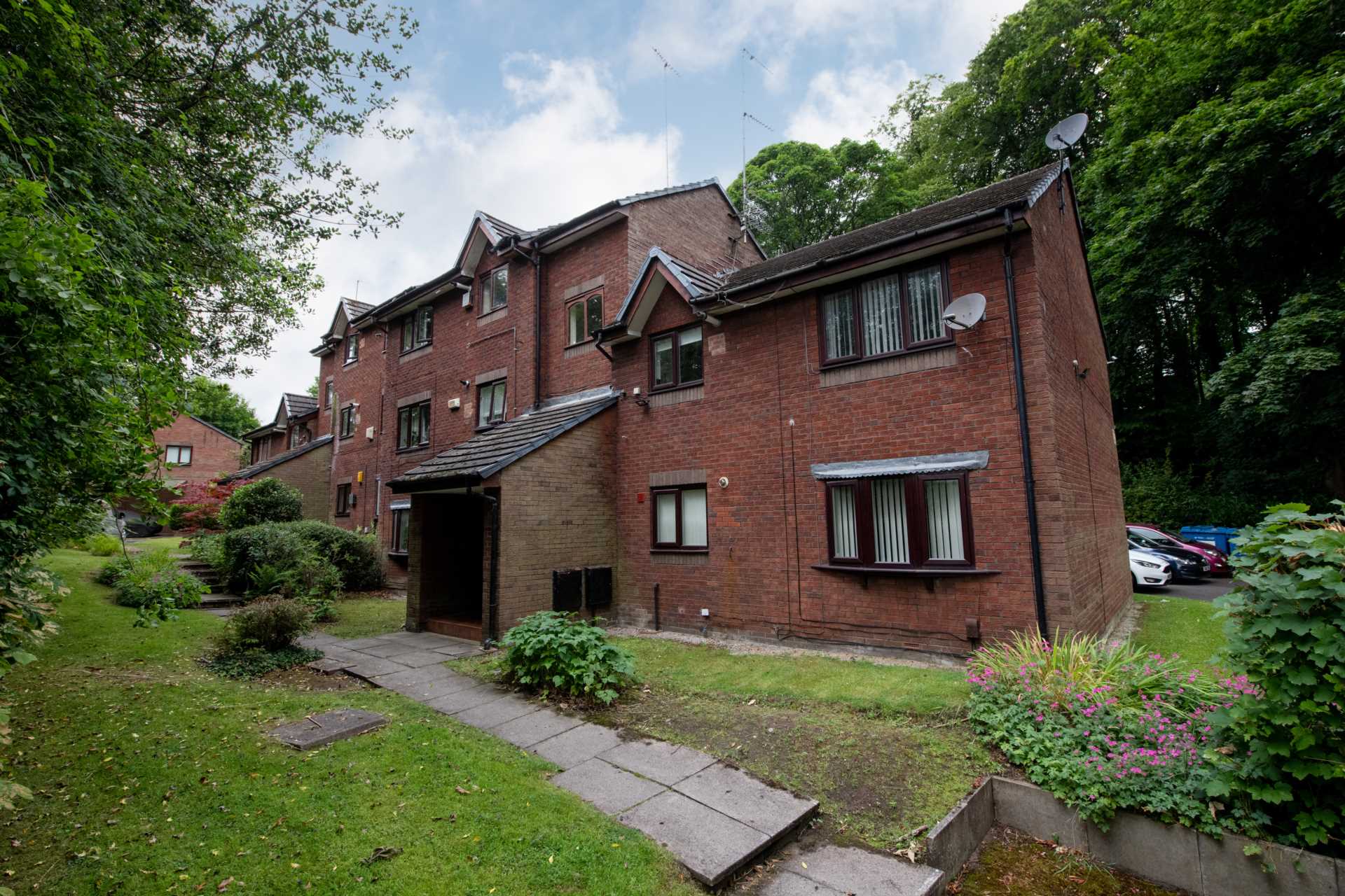 2 bedroom Flat To Let