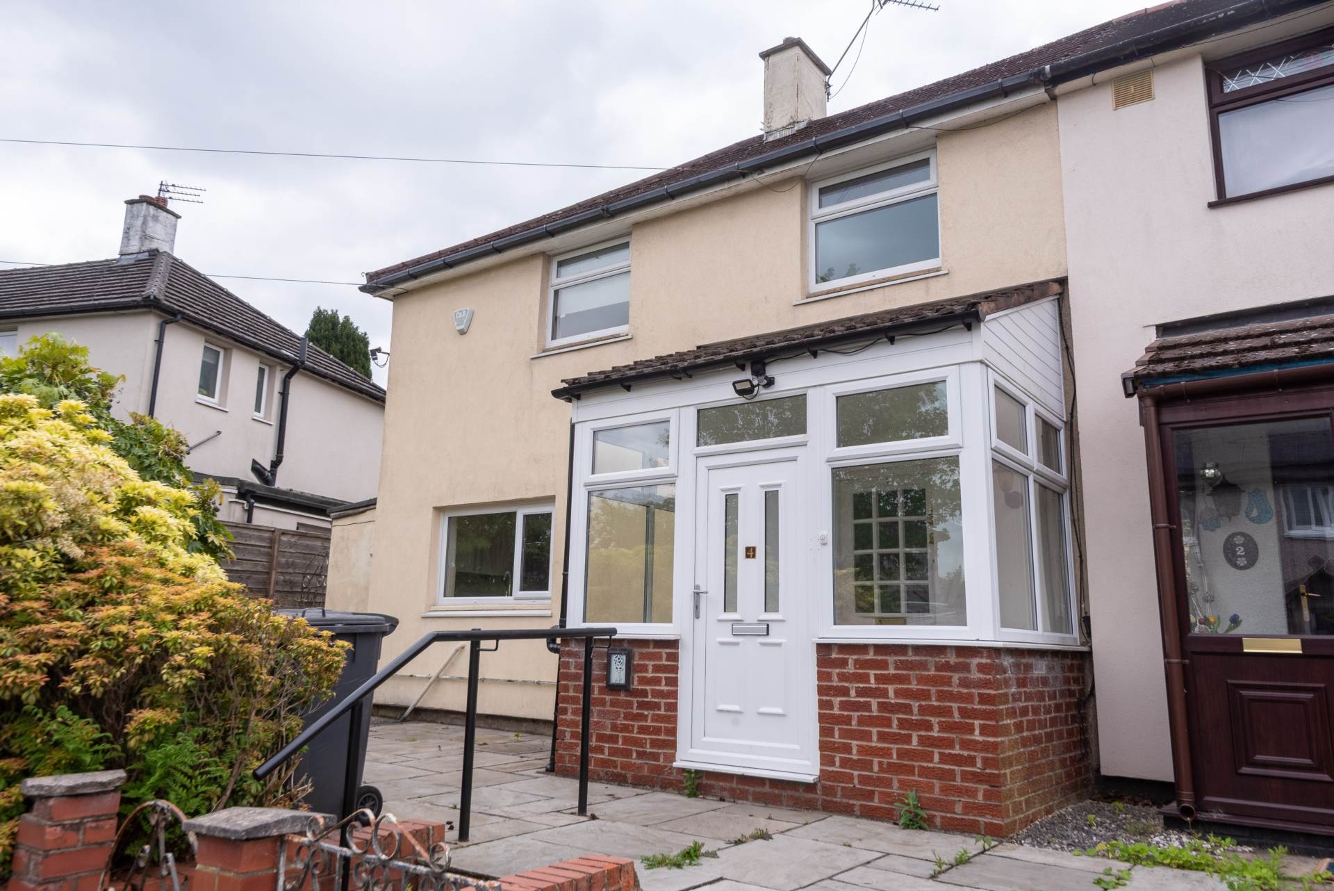 3 bedroom Semi-detached house To Let