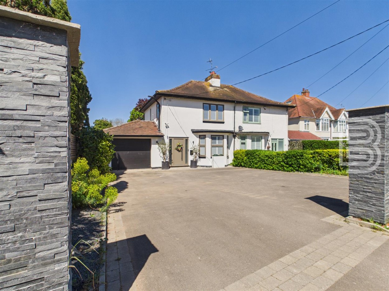 3 bedroom Detached house Under Offer