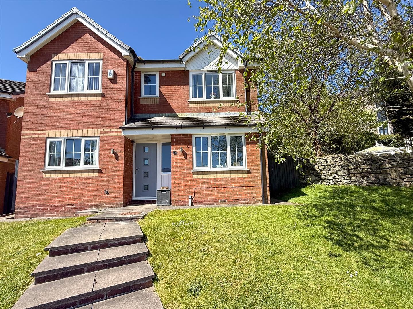 4 bedroom Link detached house For Sale