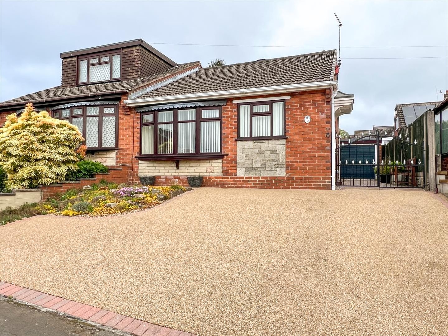 2 bedroom Detached bungalow For Sale