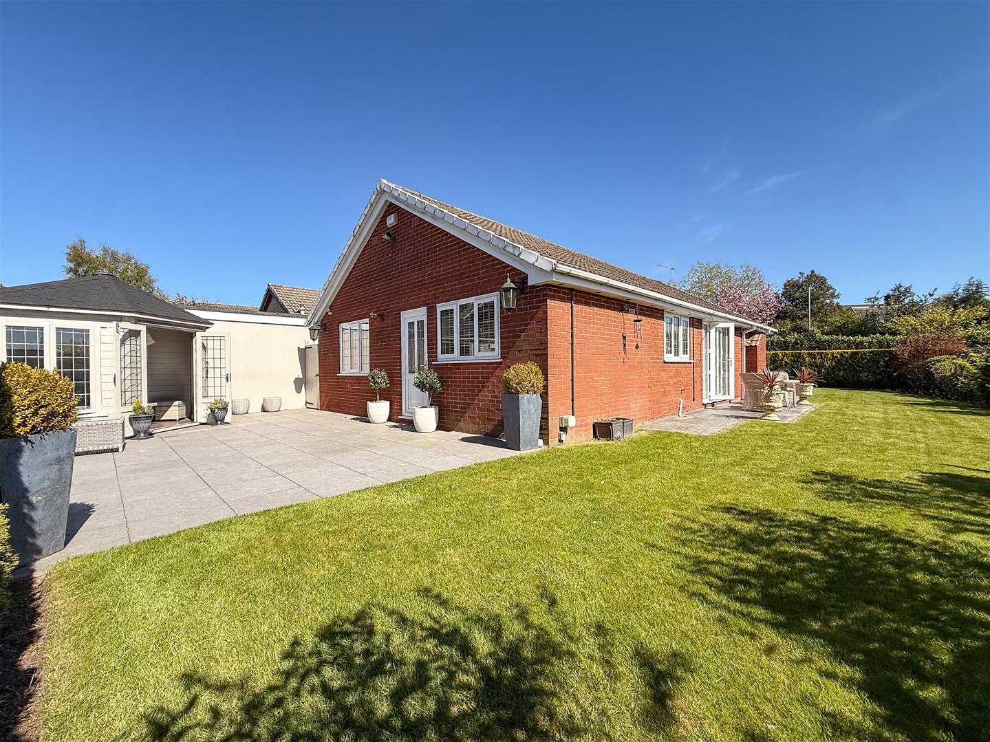 2 bedroom Detached bungalow Under Offer
