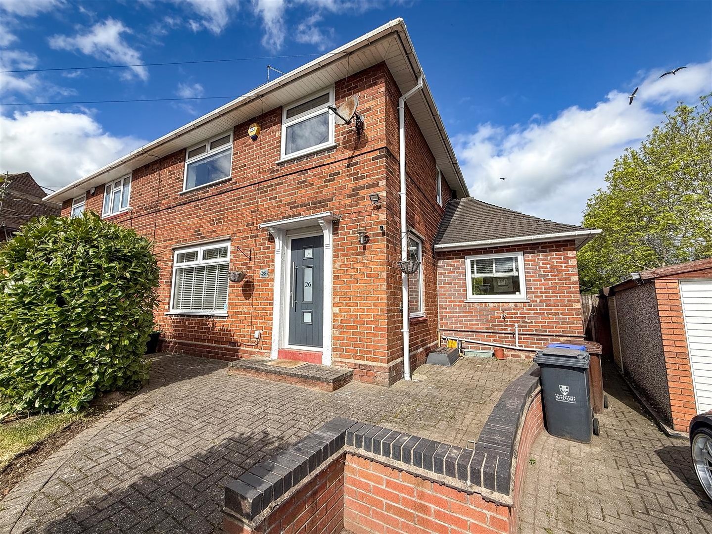 3 bedroom Semi-detached house Under Offer