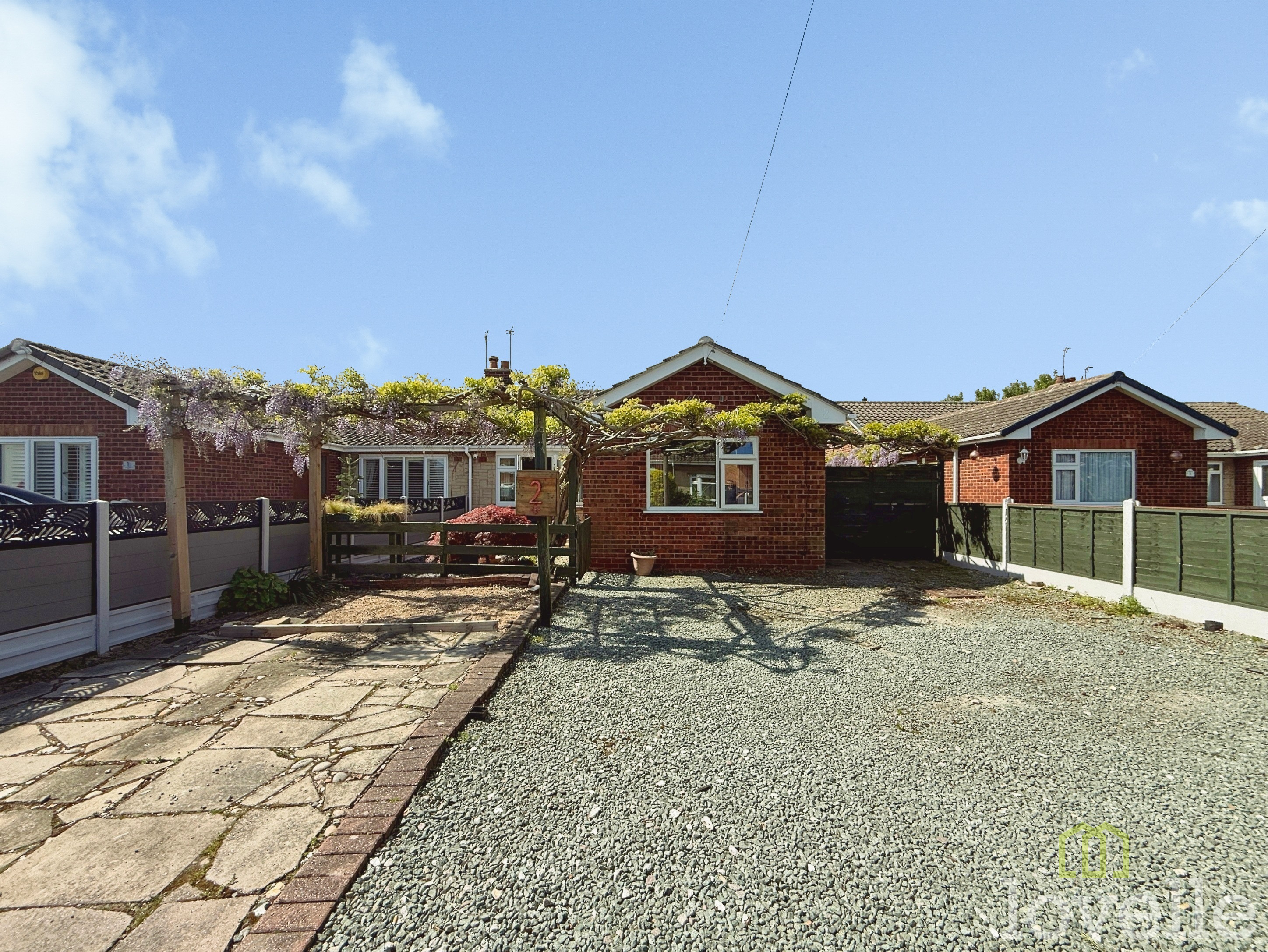 3 bedroom Detached bungalow Under Offer