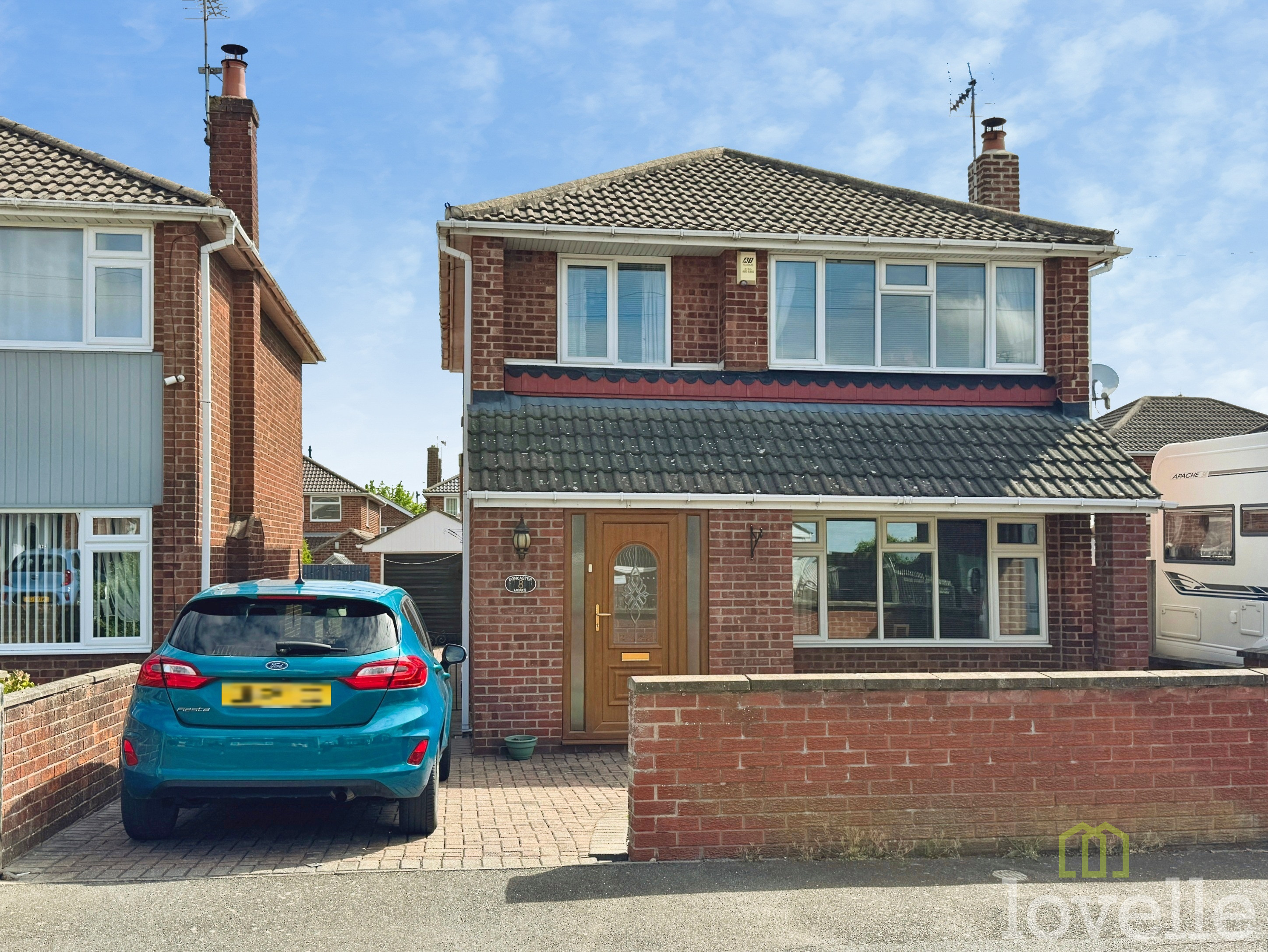 3 bedroom Detached house For Sale