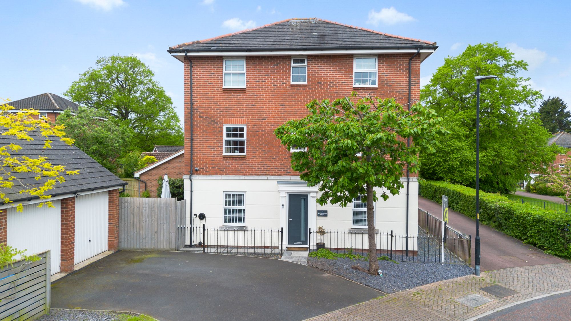 5 bedroom Detached house For Sale