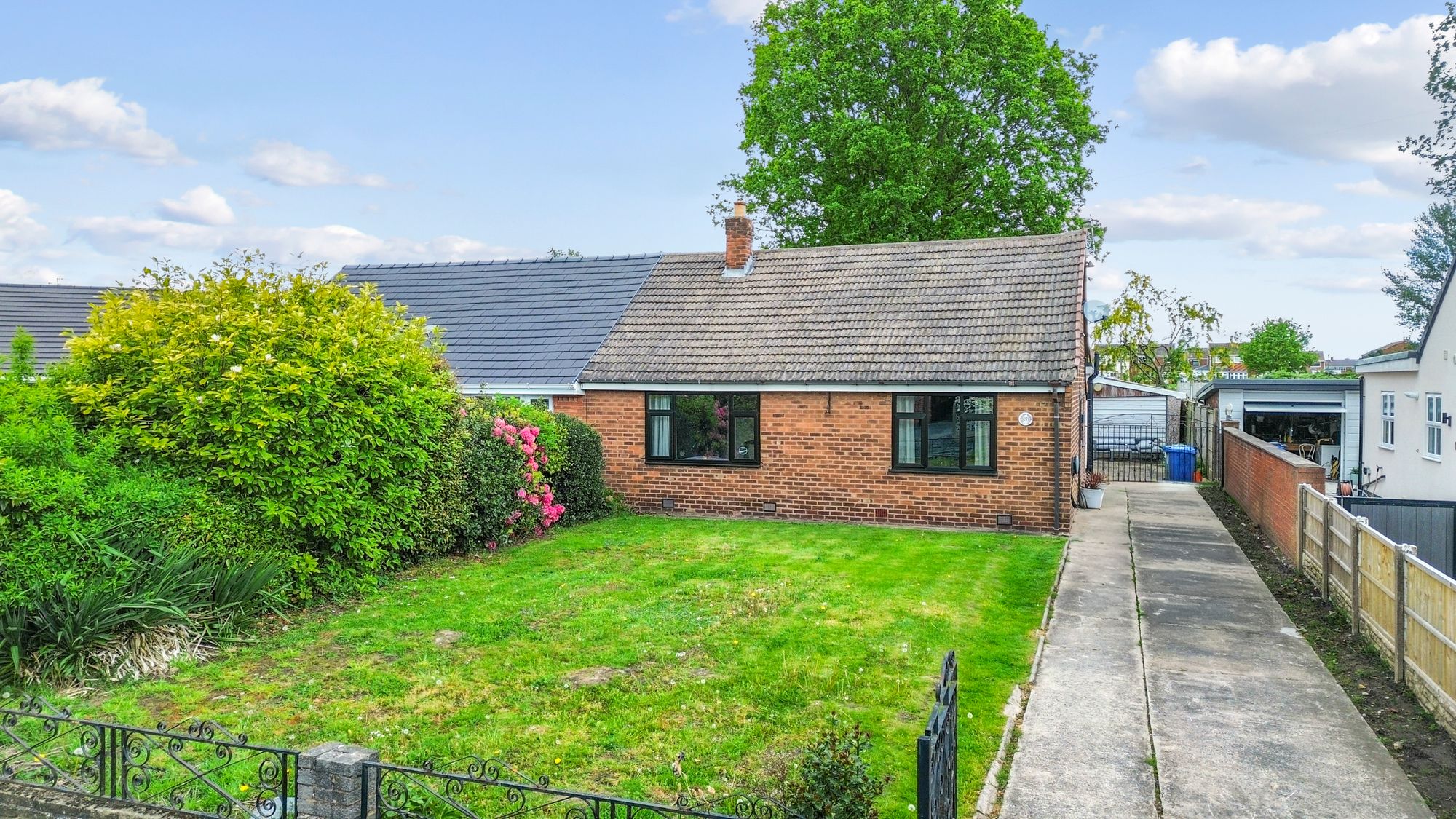 3 bedroom Detached bungalow Under Offer
