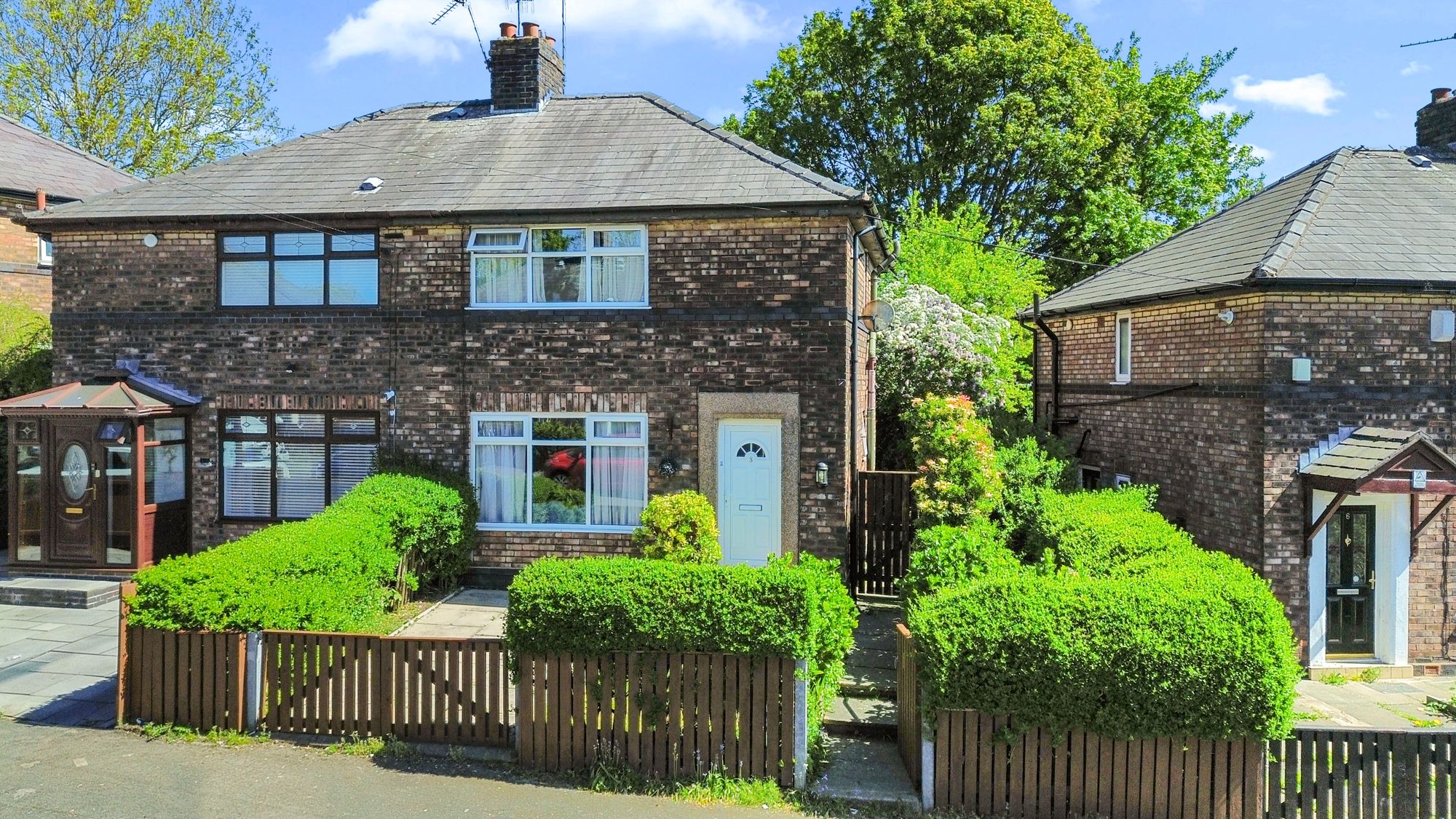 2 bedroom Semi-detached house Under Offer