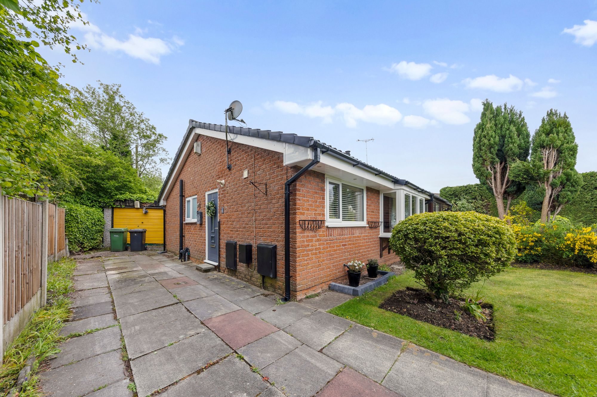 2 bedroom Detached bungalow For Sale