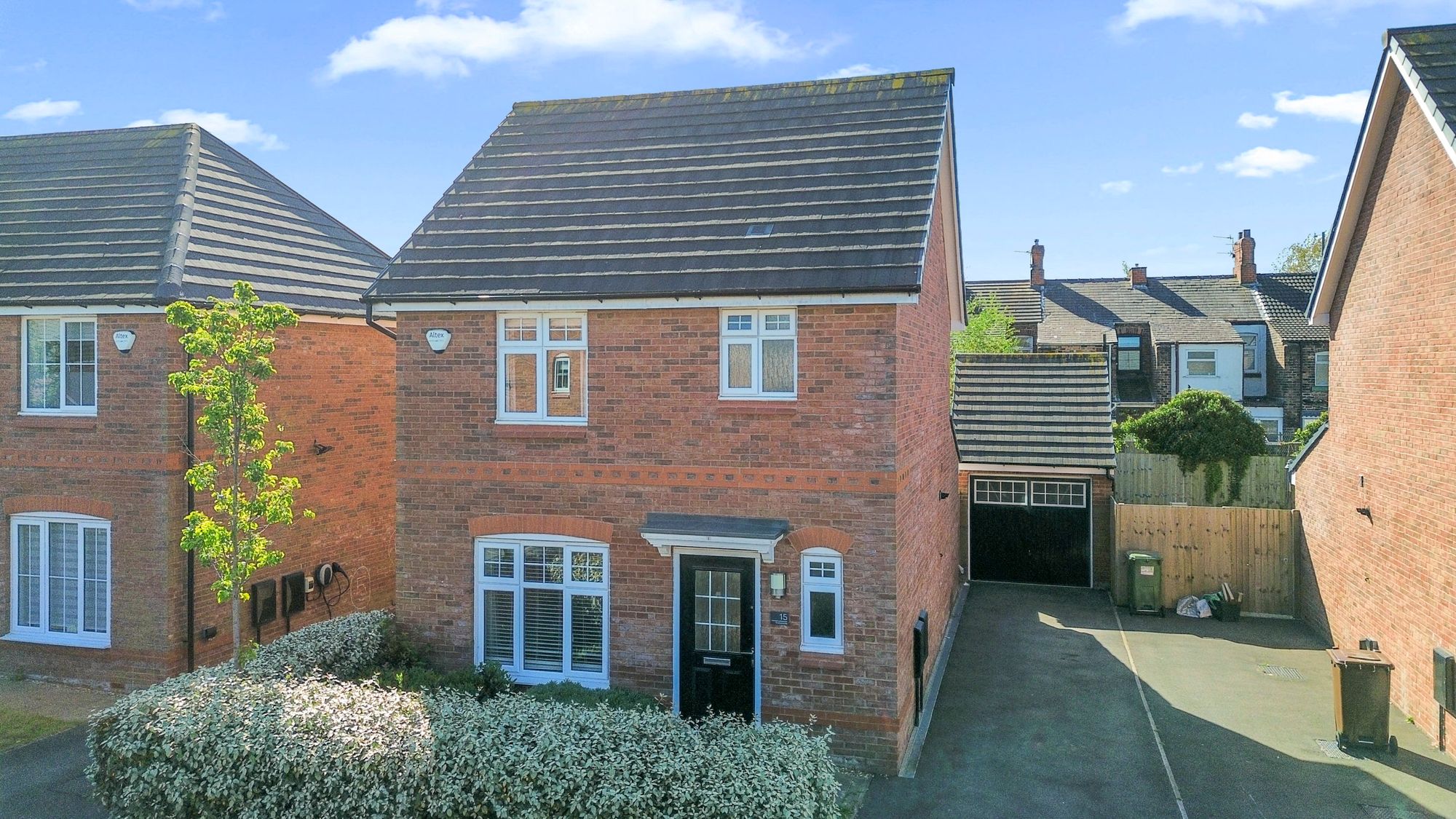 3 bedroom Detached house For Sale