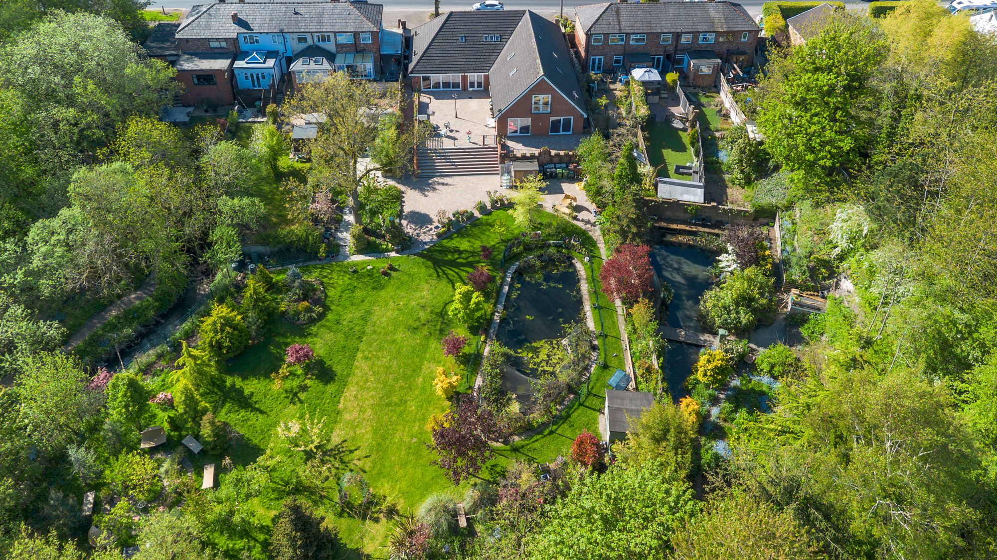5 bedroom Detached bungalow For Sale