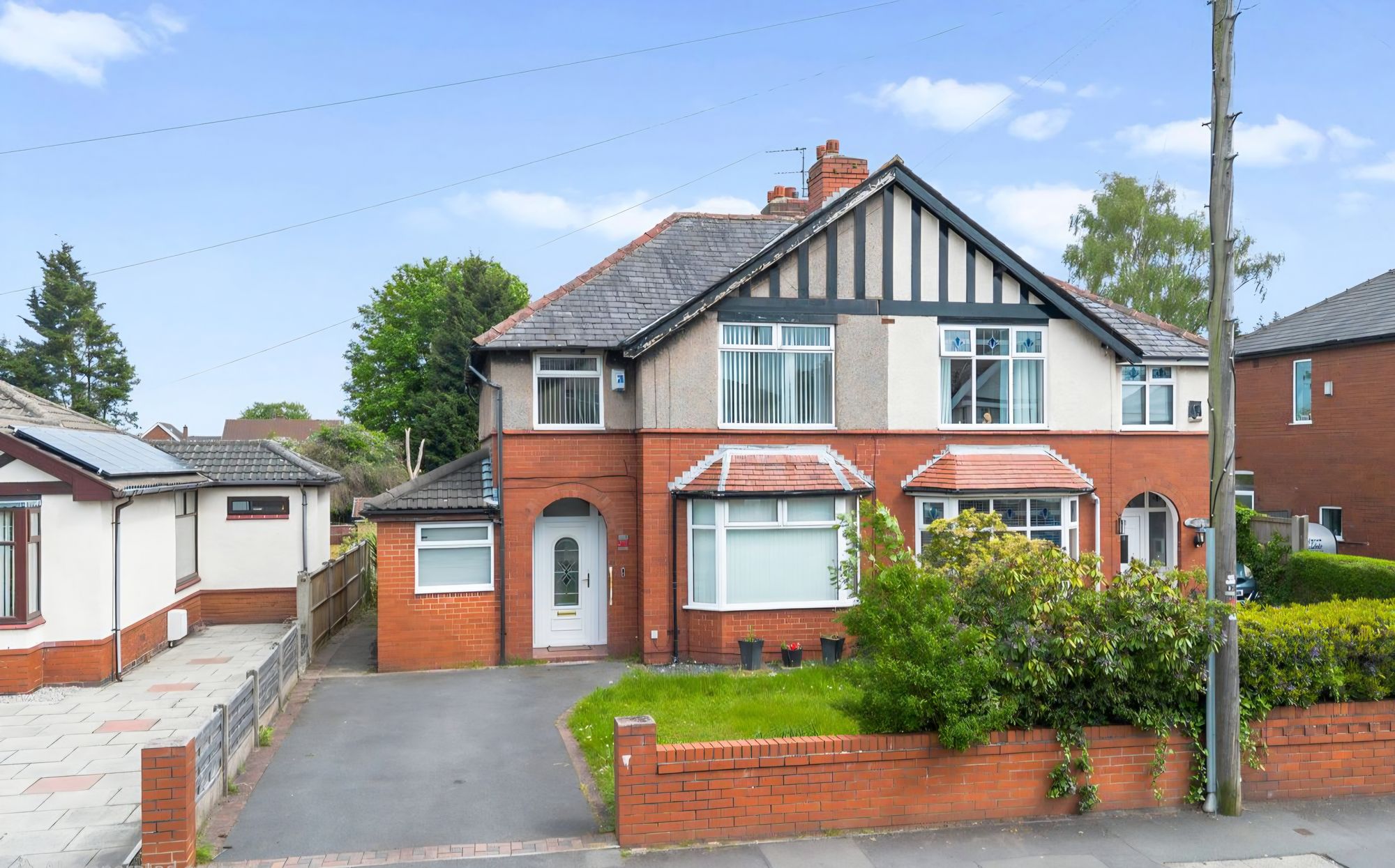 3 bedroom Semi-detached house Under Offer