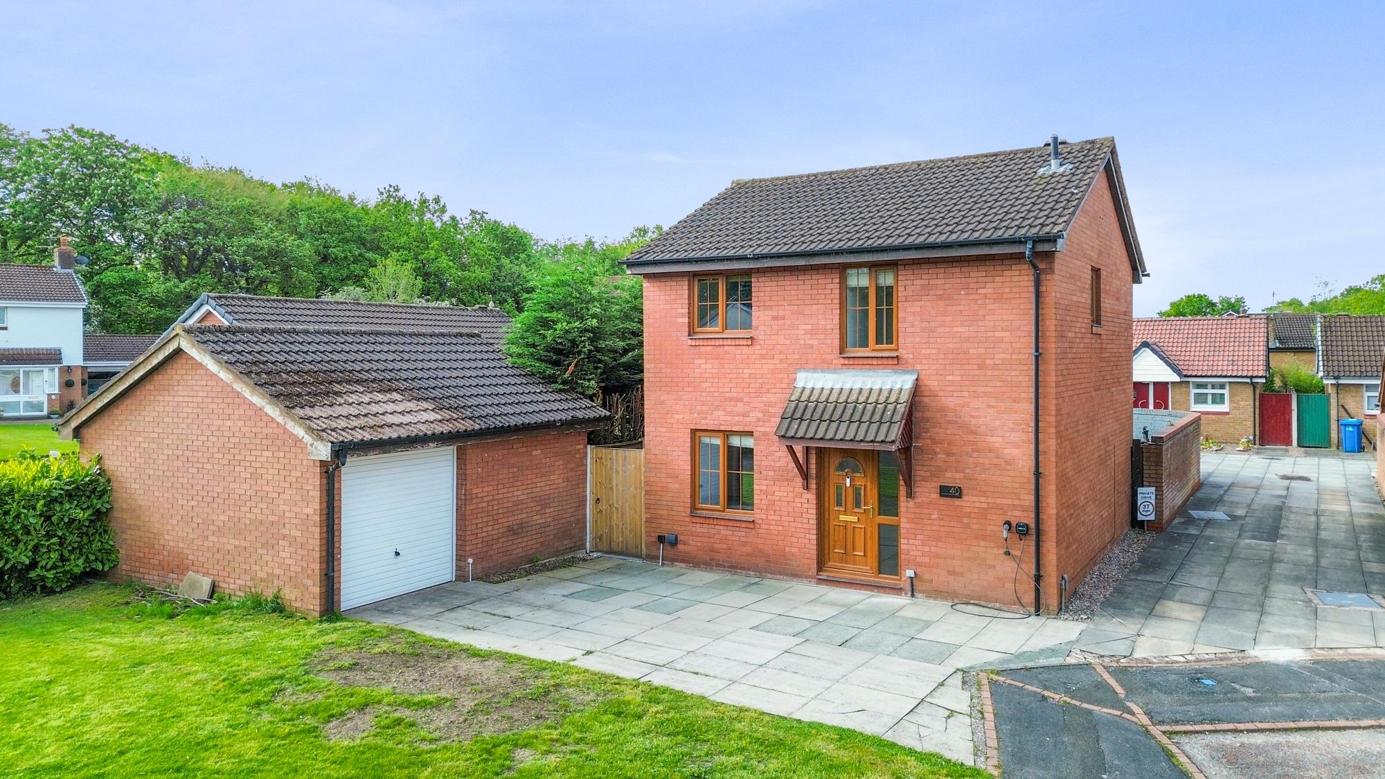 3 bedroom Detached house Under Offer