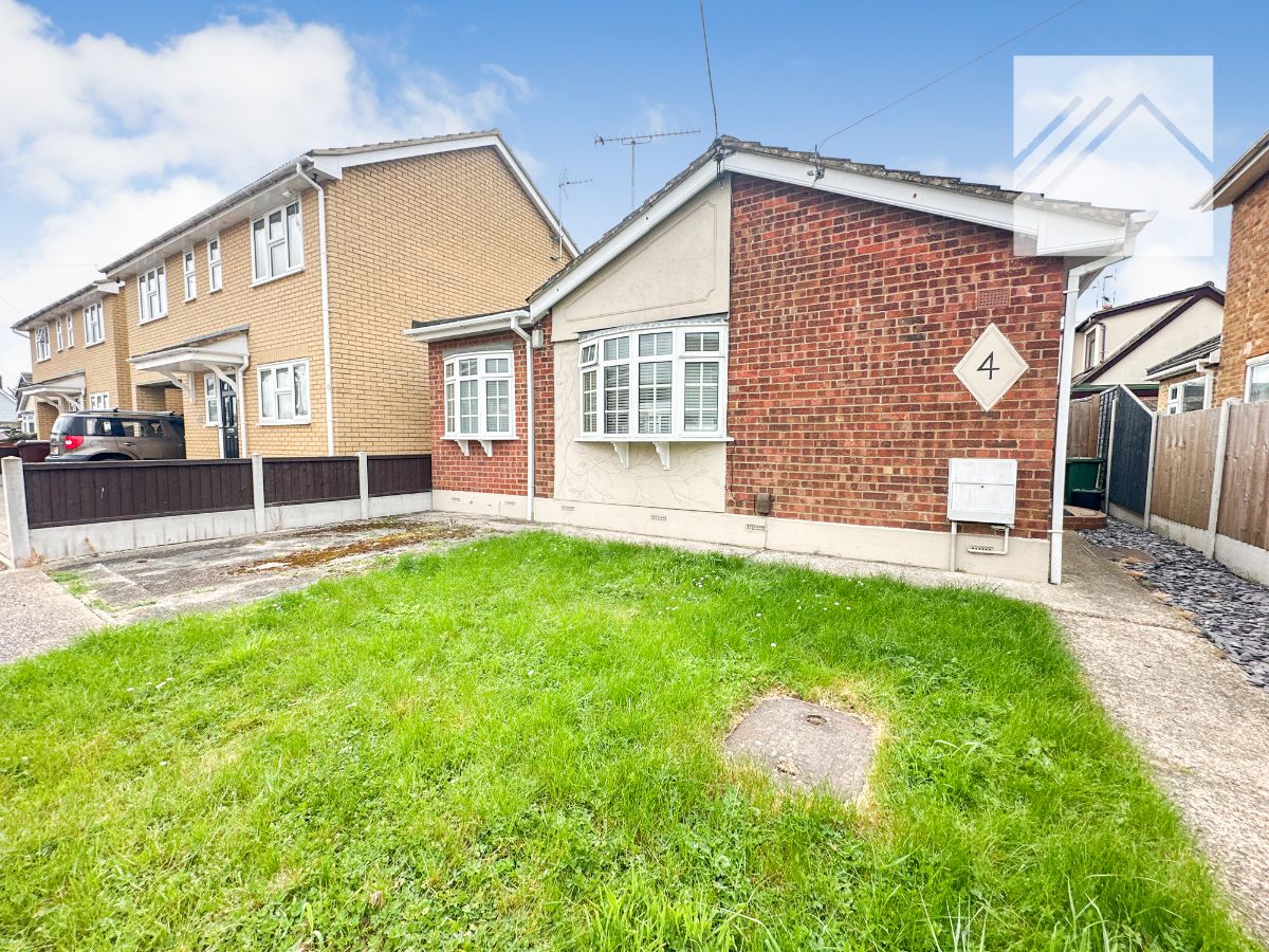 3 bedroom Detached bungalow For Sale