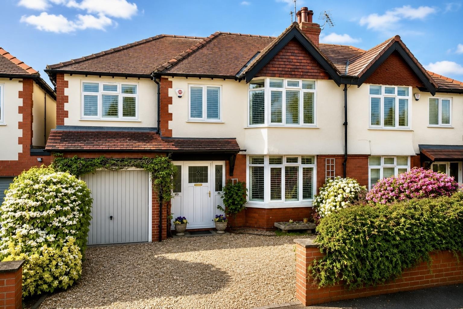 4 bedroom Semi-detached house Under Offer