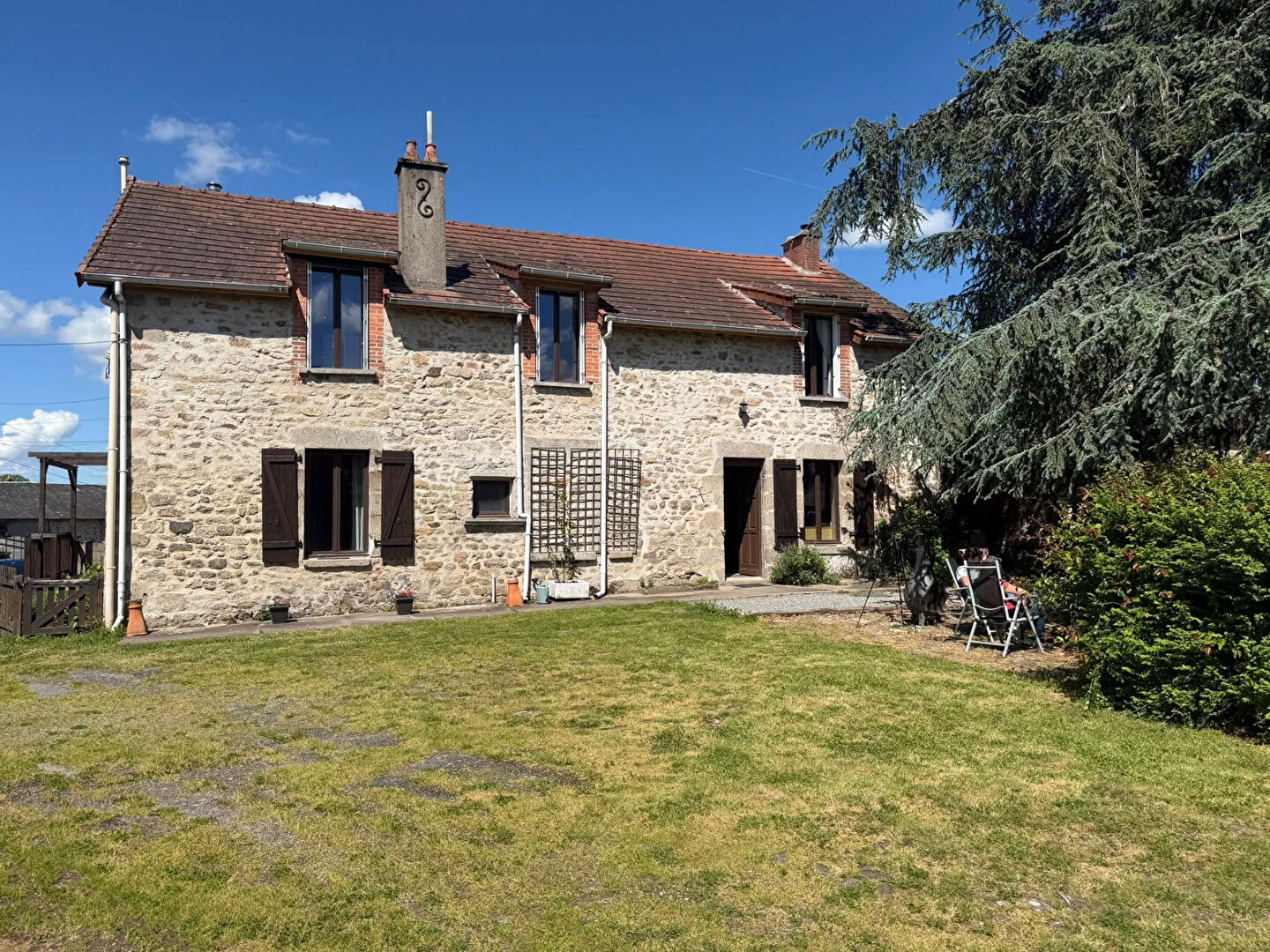 4 bedroom Farm House For Sale