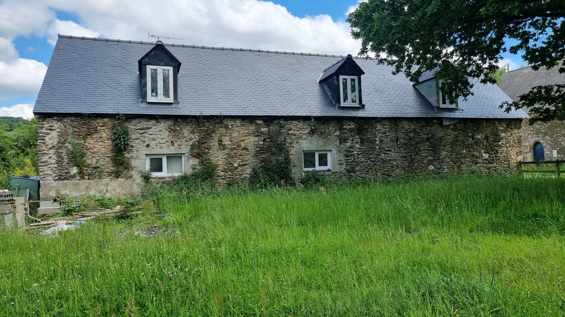 3 bedroom Stone House For Sale