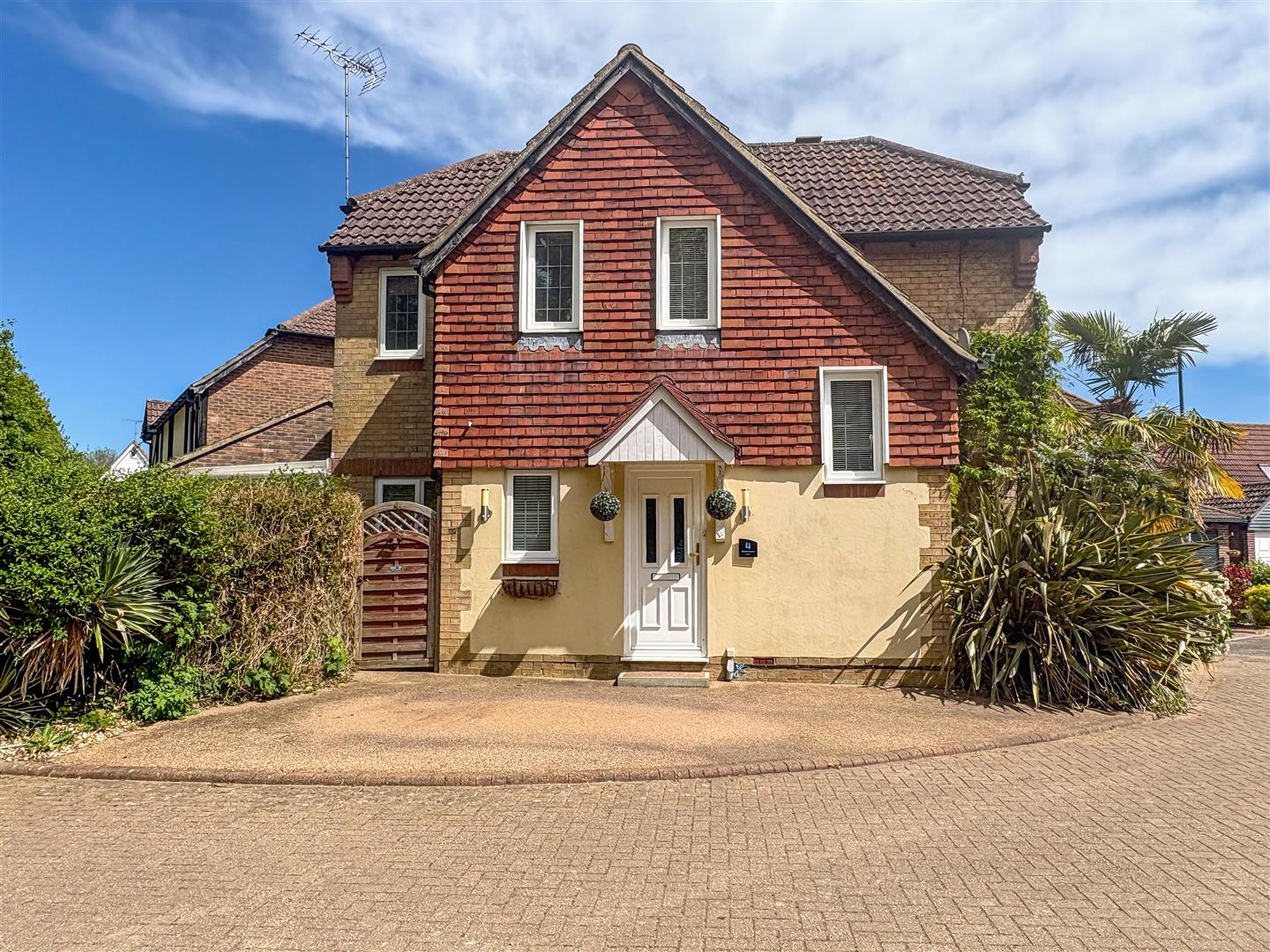 3 bedroom Detached house For Sale
