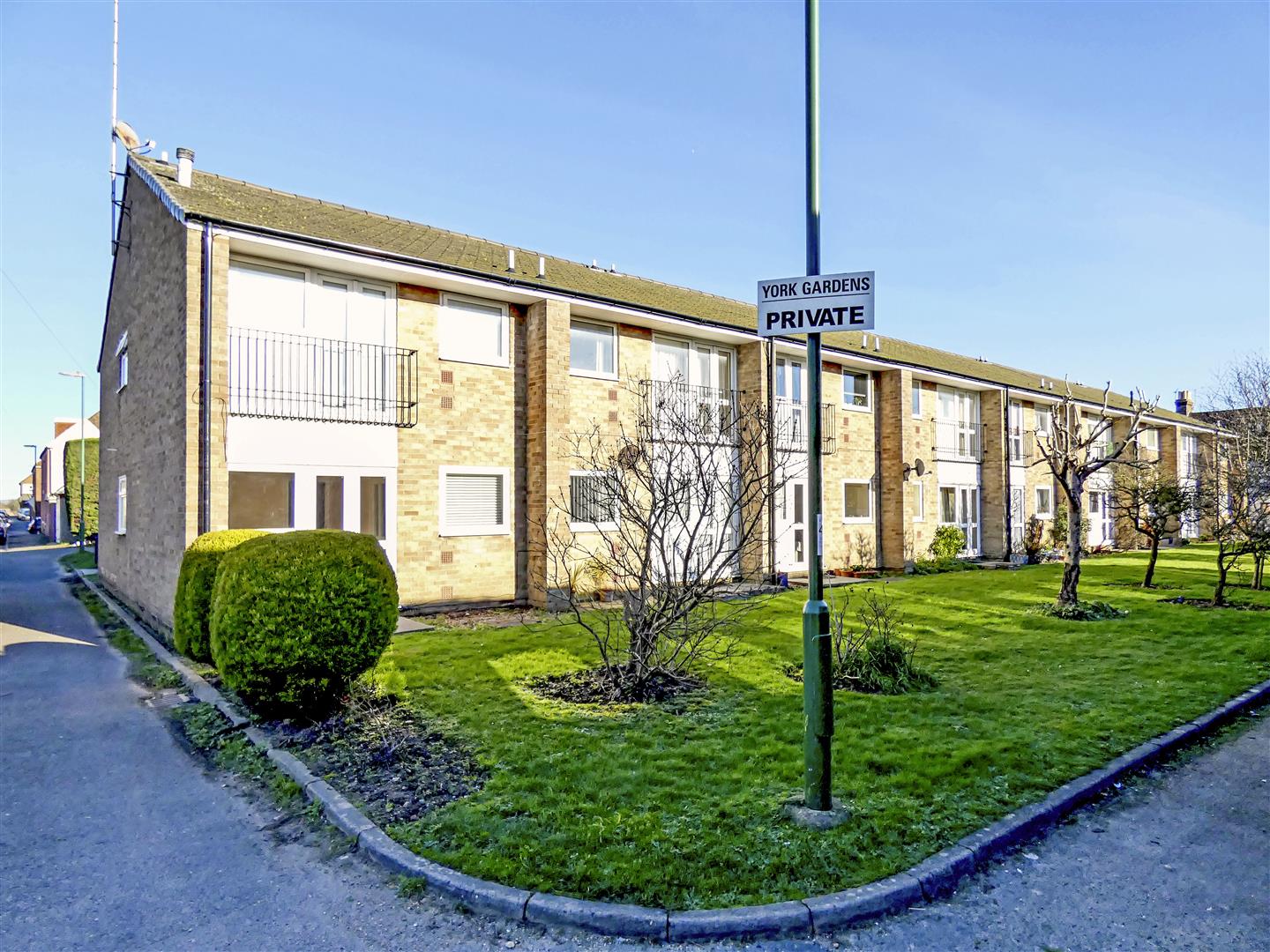 1 bedroom Flat For Sale