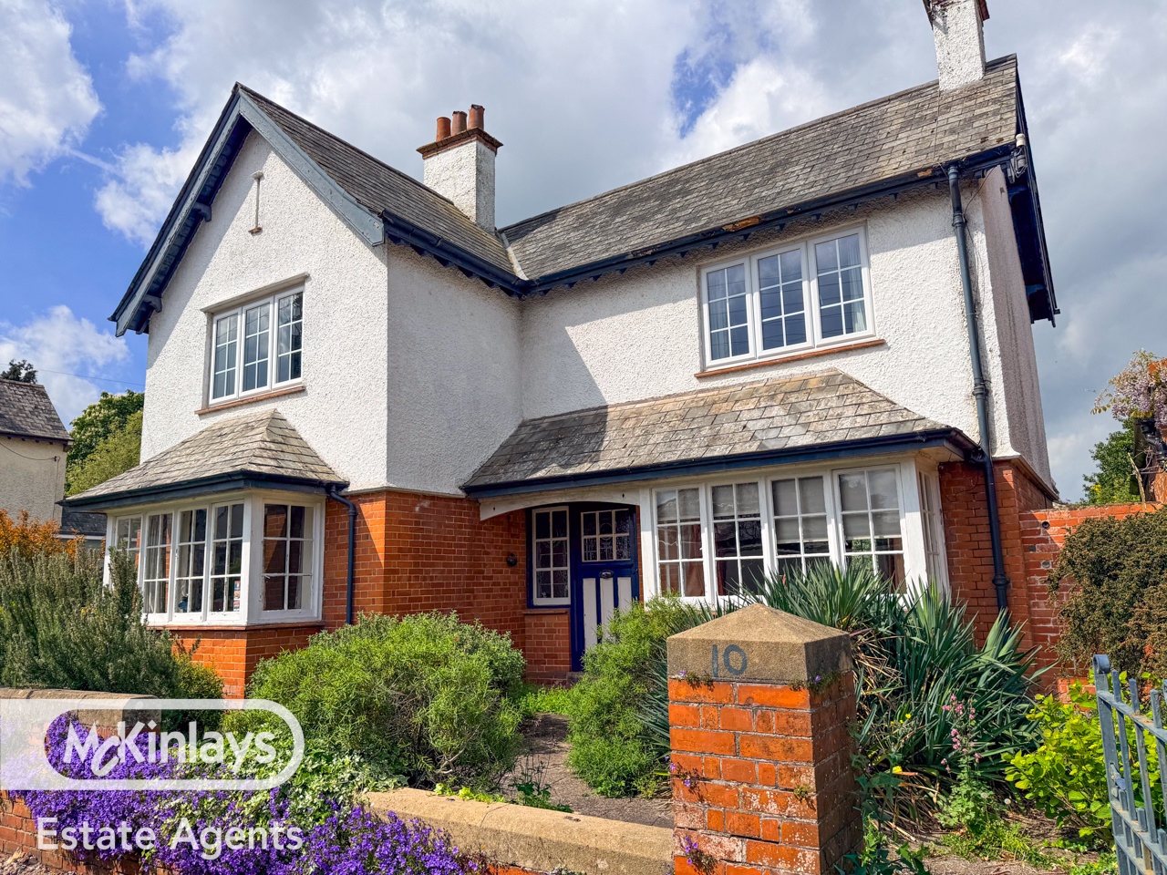 3 bedroom Detached house Under Offer