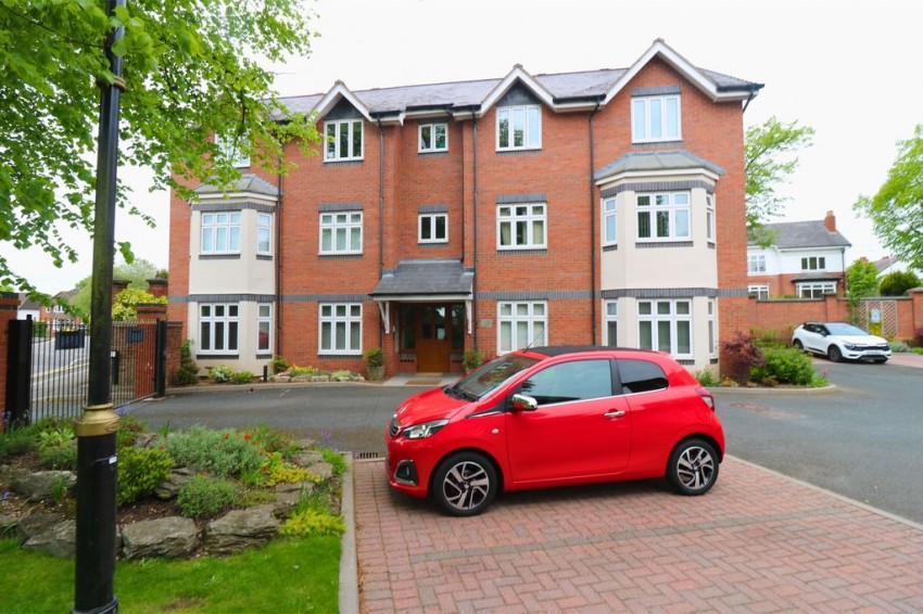 2 bedroom Apartment For Sale