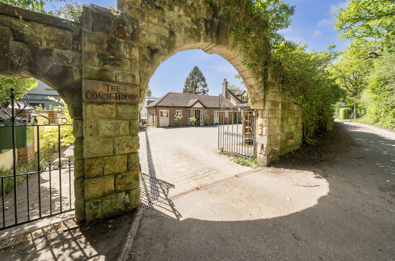 4 bedroom Semi-detached house Under Offer