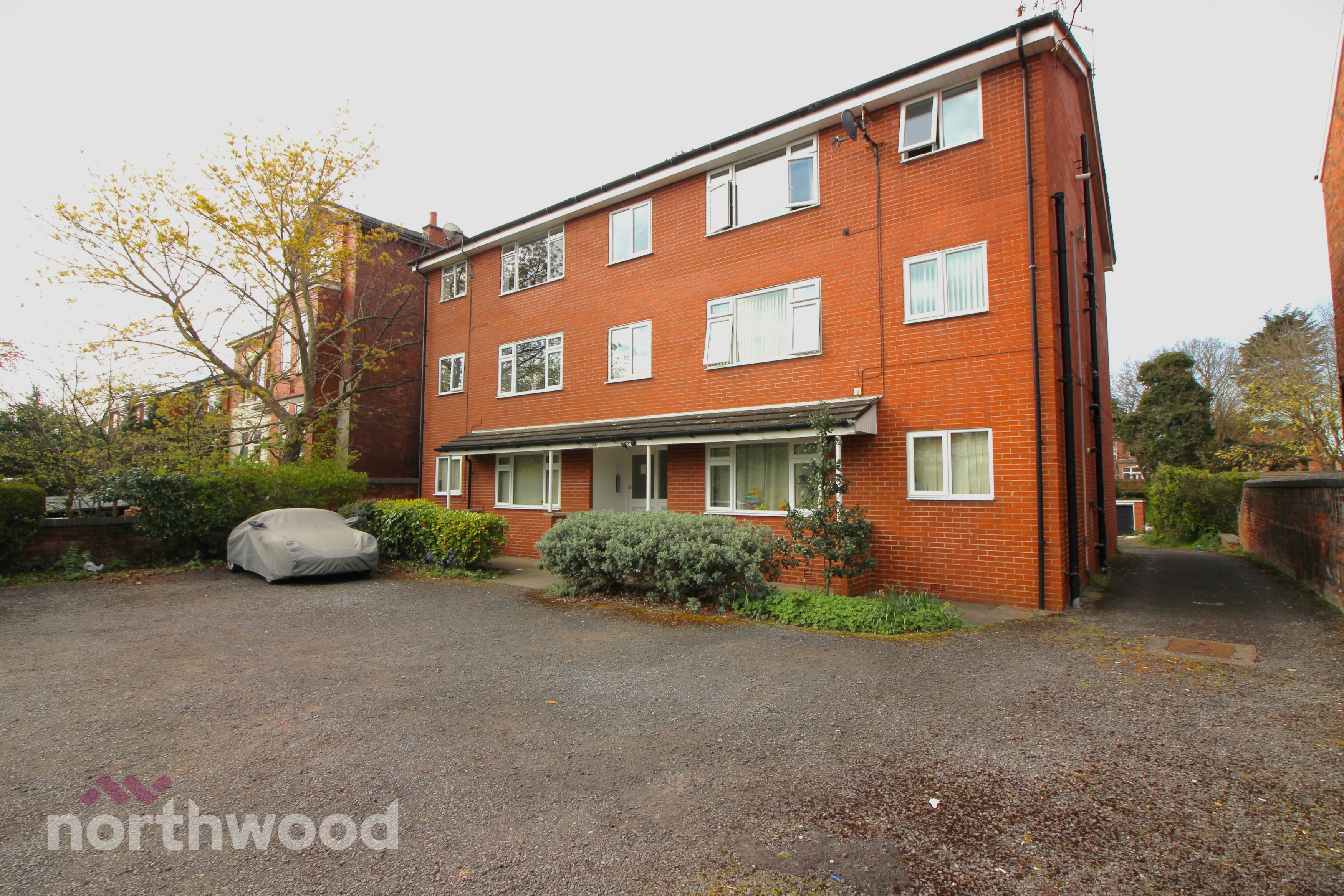2 bedroom Flat For Sale