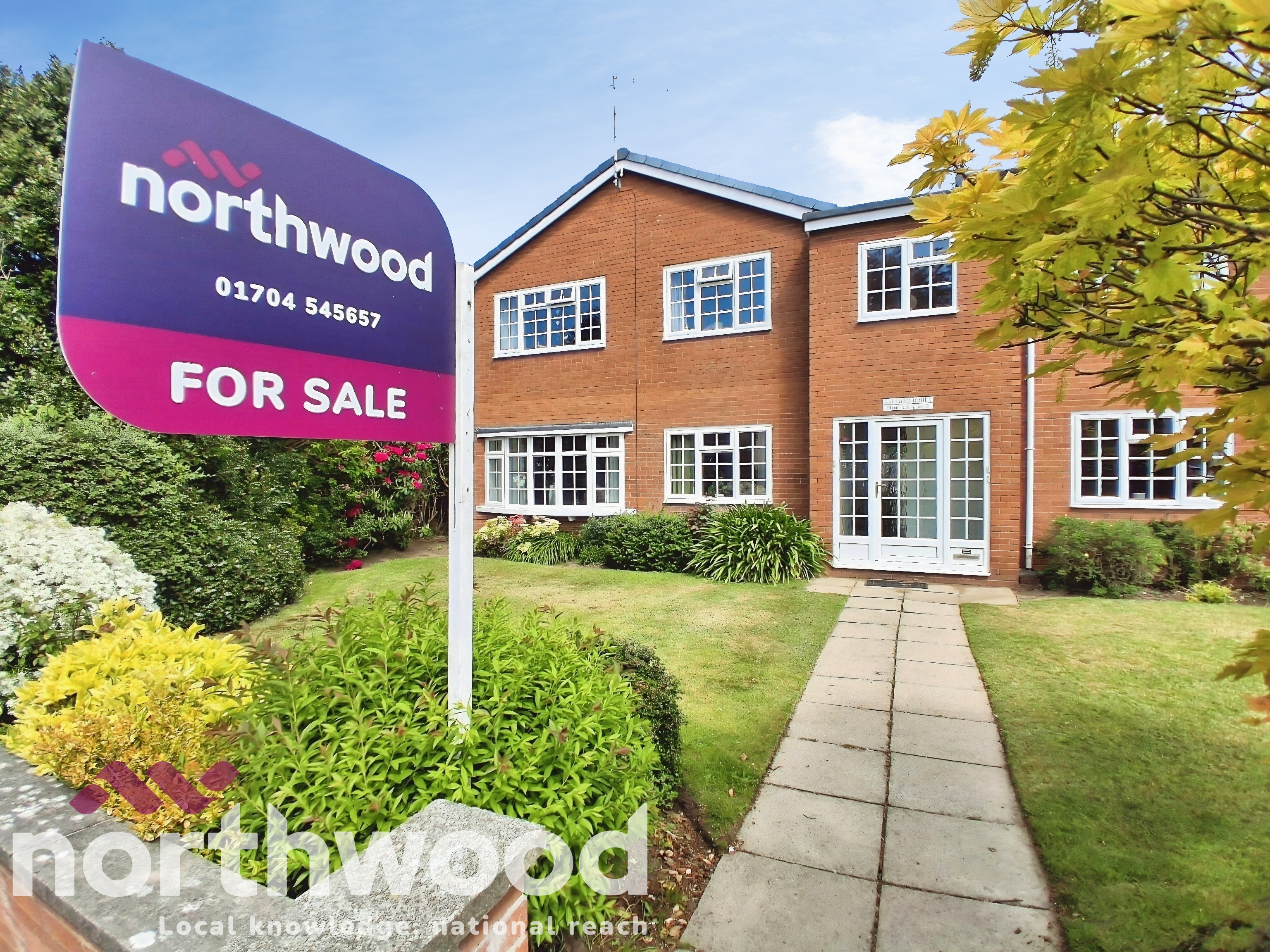 2 bedroom Flat For Sale