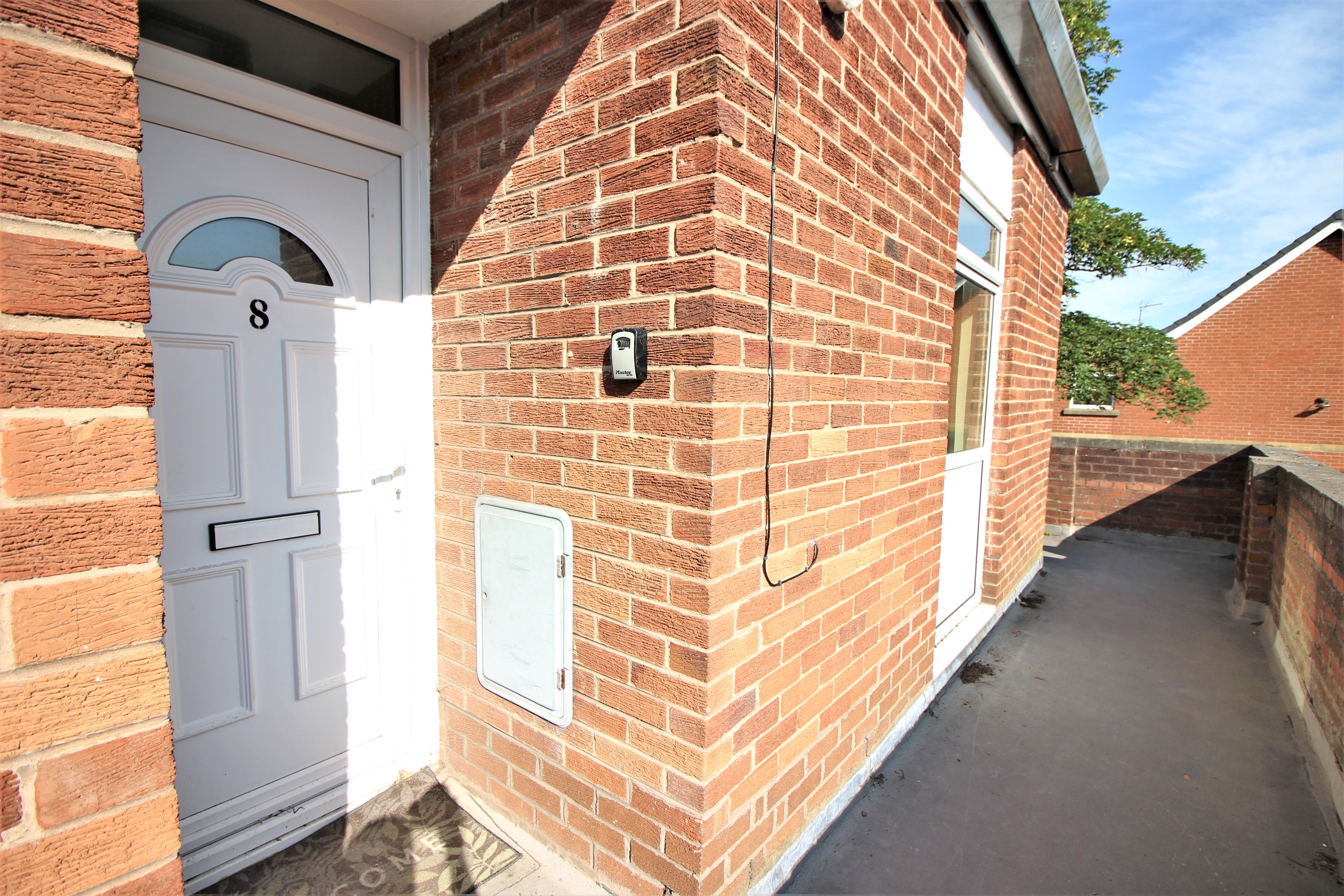 2 bedroom Flat To Let