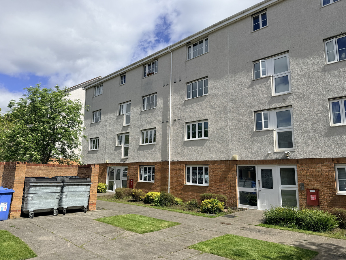 2 bedroom Flat To Let