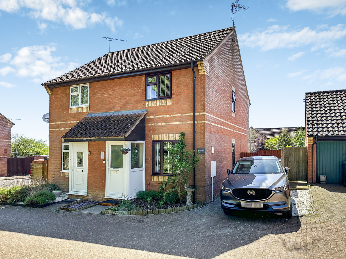 2 bedroom Semi-detached house To Let